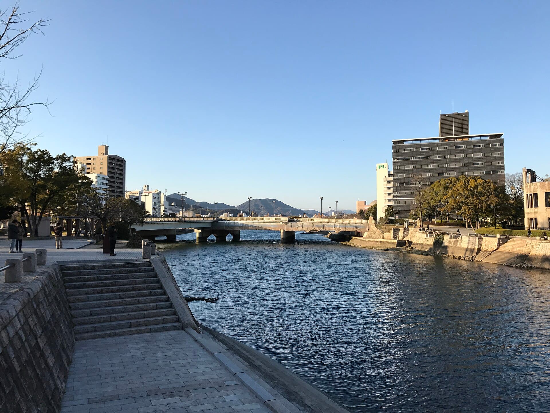 相生桥（广岛）：相生桥（广岛）：Wikimedia Commons 文件「Aioibashi Bridge 20170310-4.jpg」中的桥梁实景。