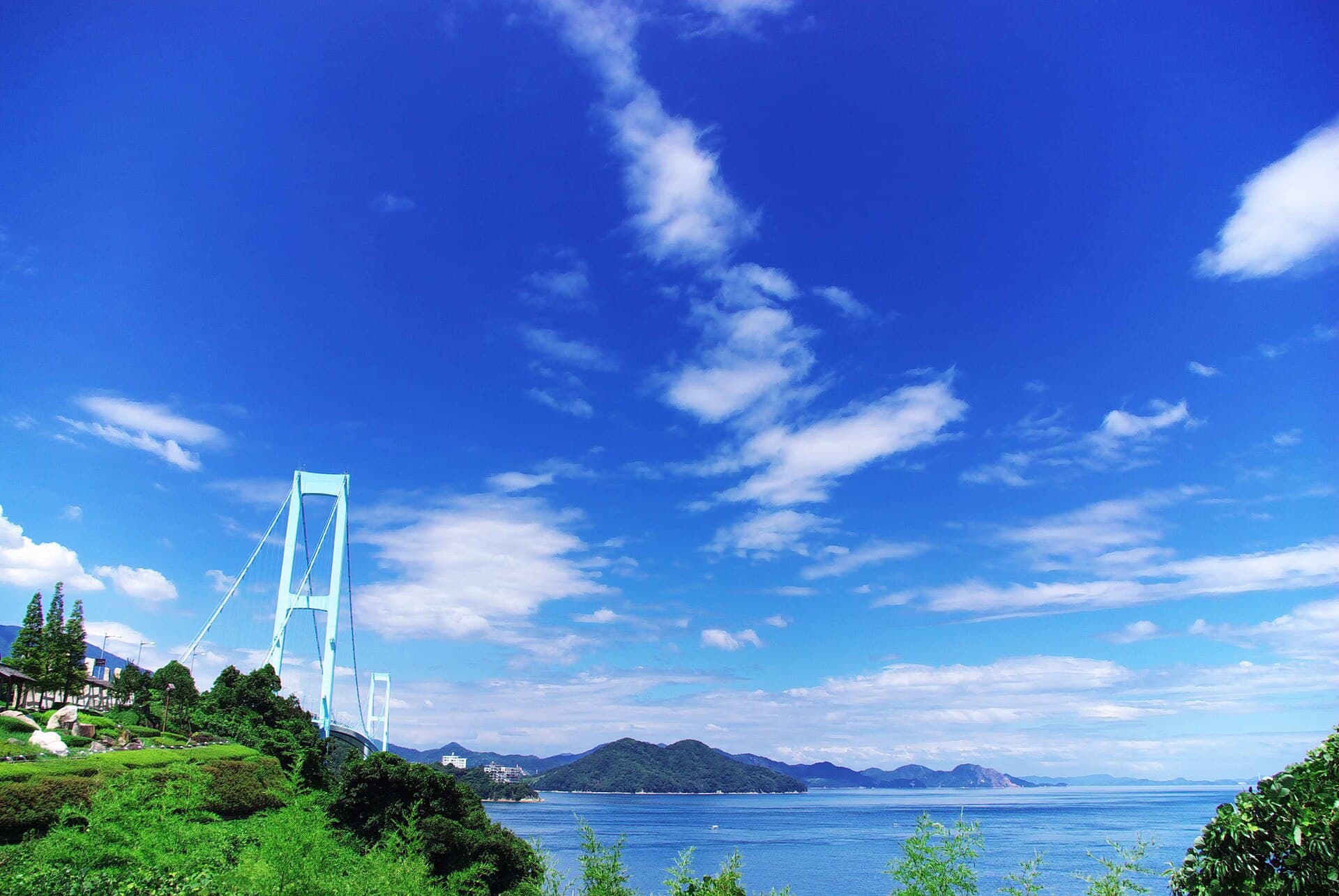 安芸滩大桥：安芸滩大桥：Wikimedia Commons 文件「Akinadaoohashi.jpg」中的桥梁实景。