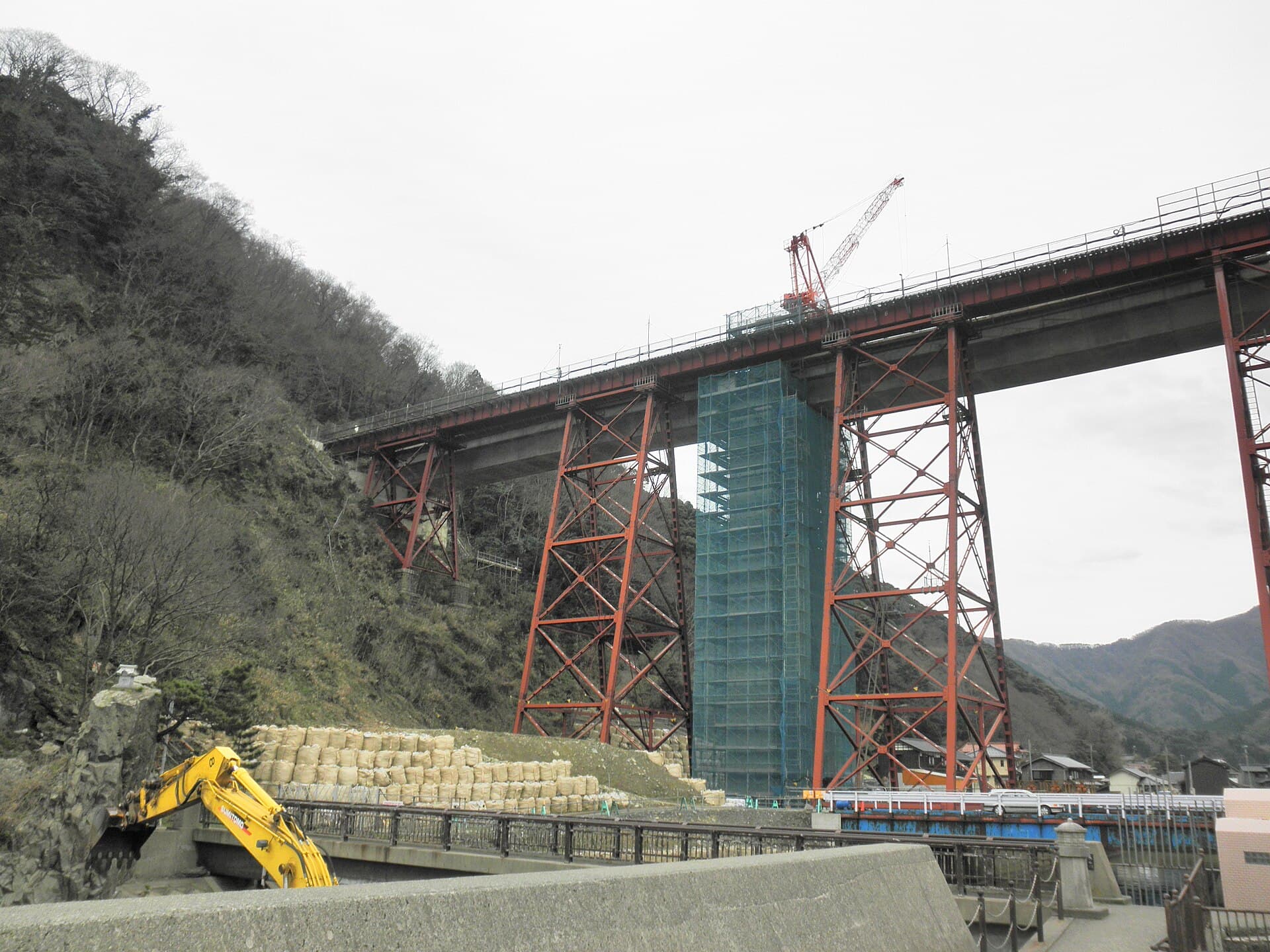 余部桥梁（现桥）：余部桥梁（现桥）：Wikimedia Commons 文件「New amaube bridge 2.JPG」中的桥梁实景。