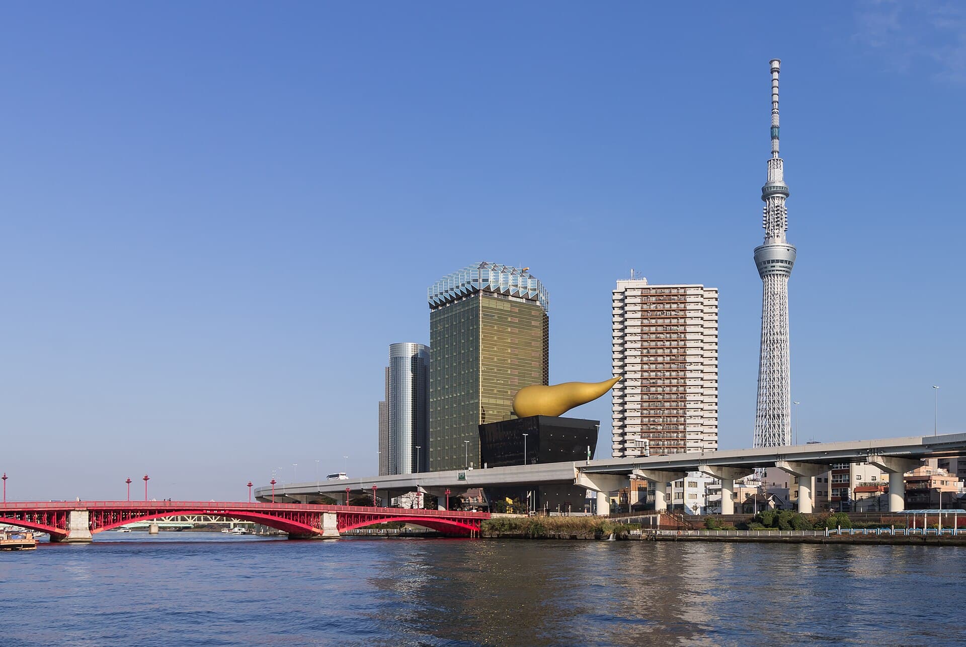 吾妻桥：吾妻桥：Wikimedia Commons 文件「Azuma Bridge 2.jpg」中的桥梁实景。