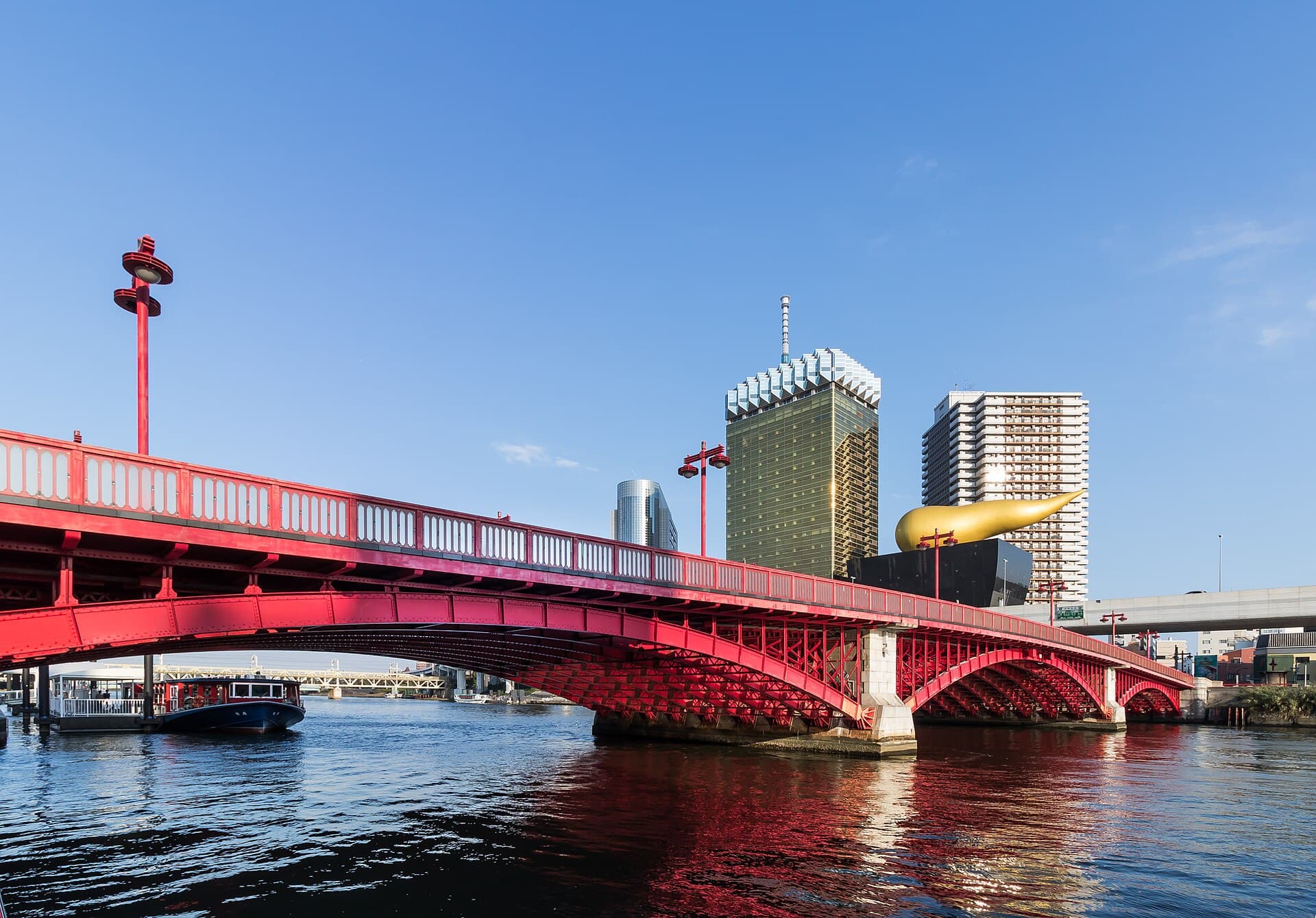 吾妻桥：吾妻桥：Wikimedia Commons 文件「Azuma Bridge.jpg」中的桥梁实景。