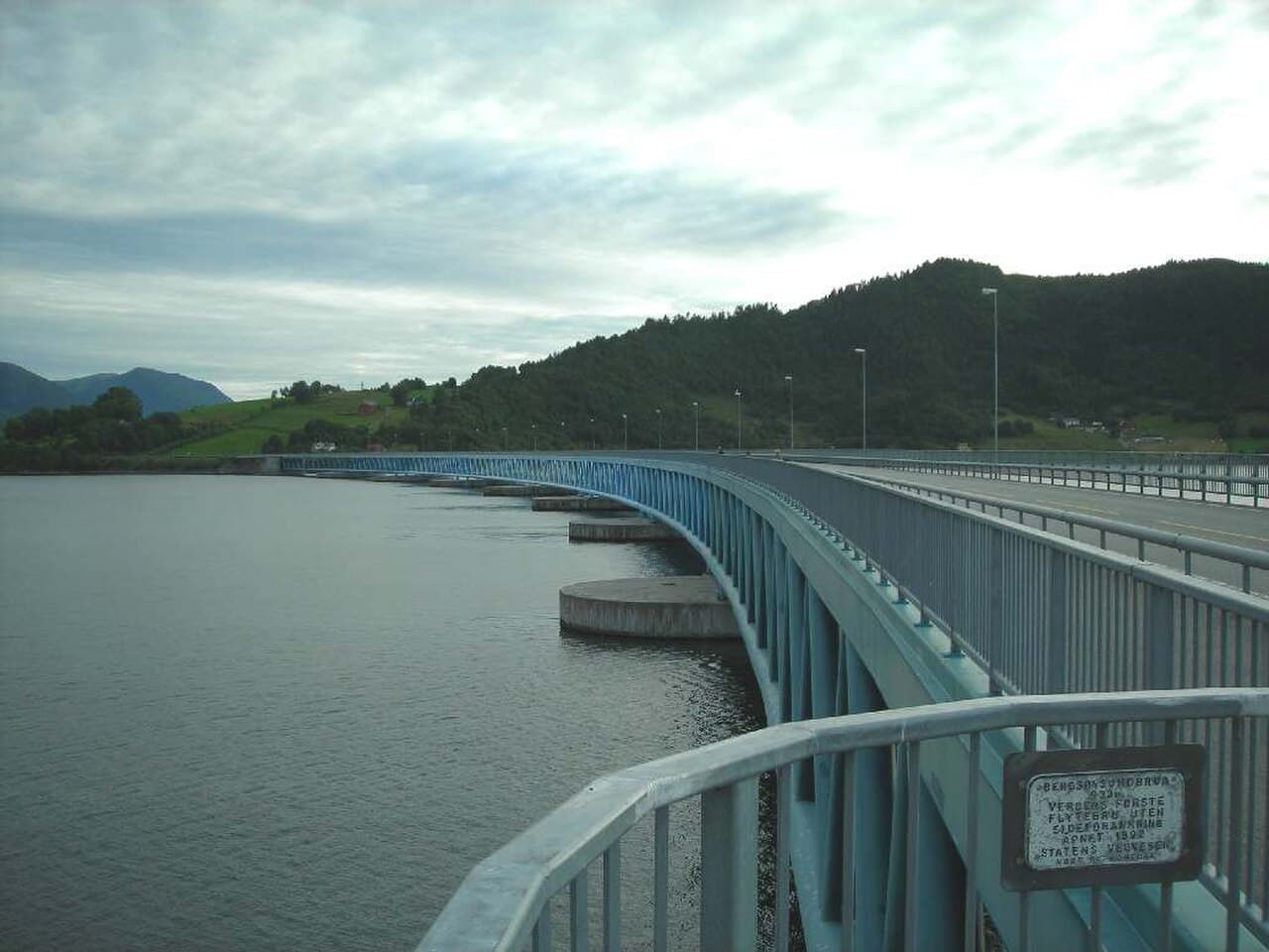 贝格索松浮桥：近克里斯蒂安松桥景。