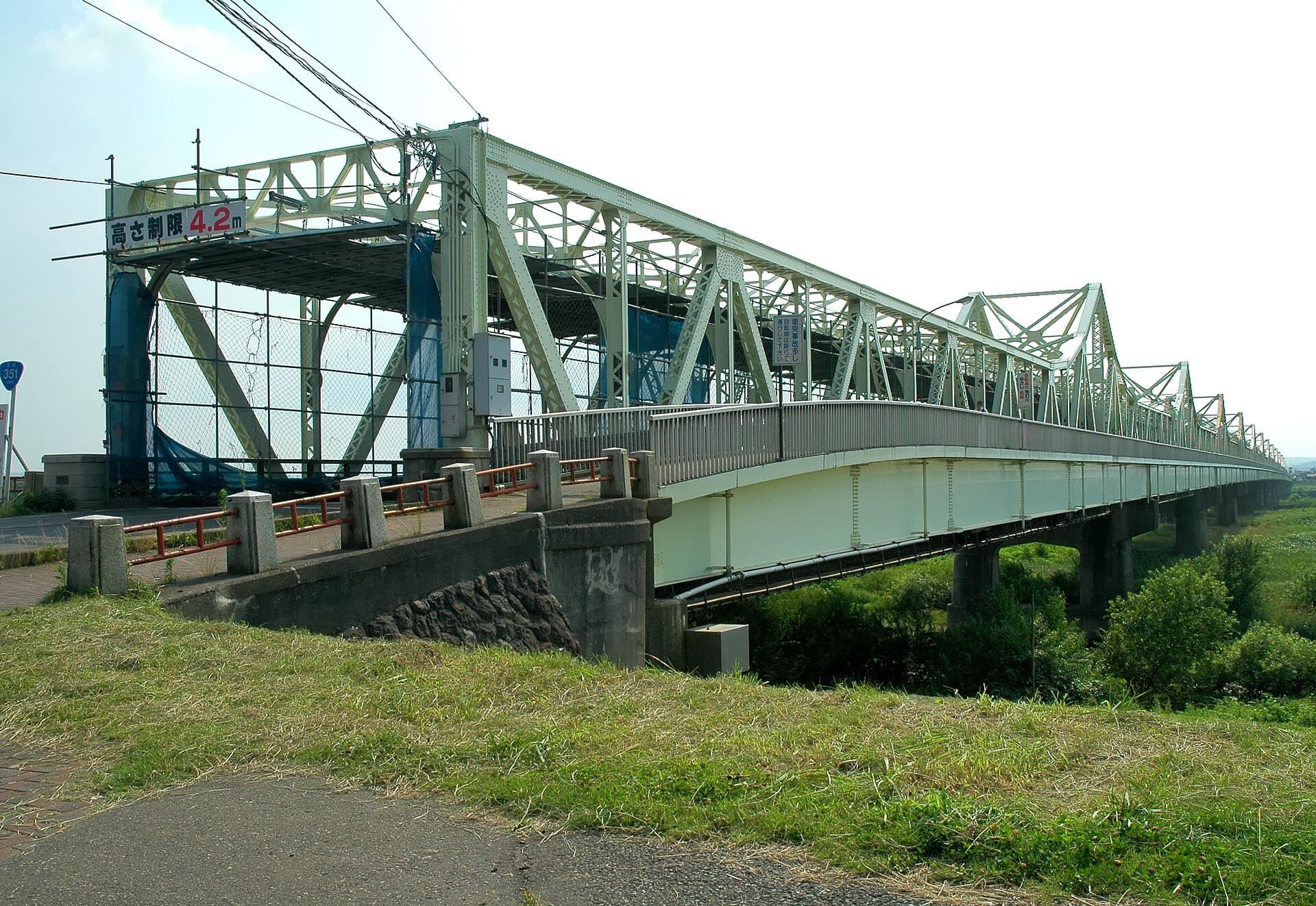 长生桥：长生桥：Wikimedia Commons 文件「Chosei Bridge 004.jpg」中的桥梁实景。