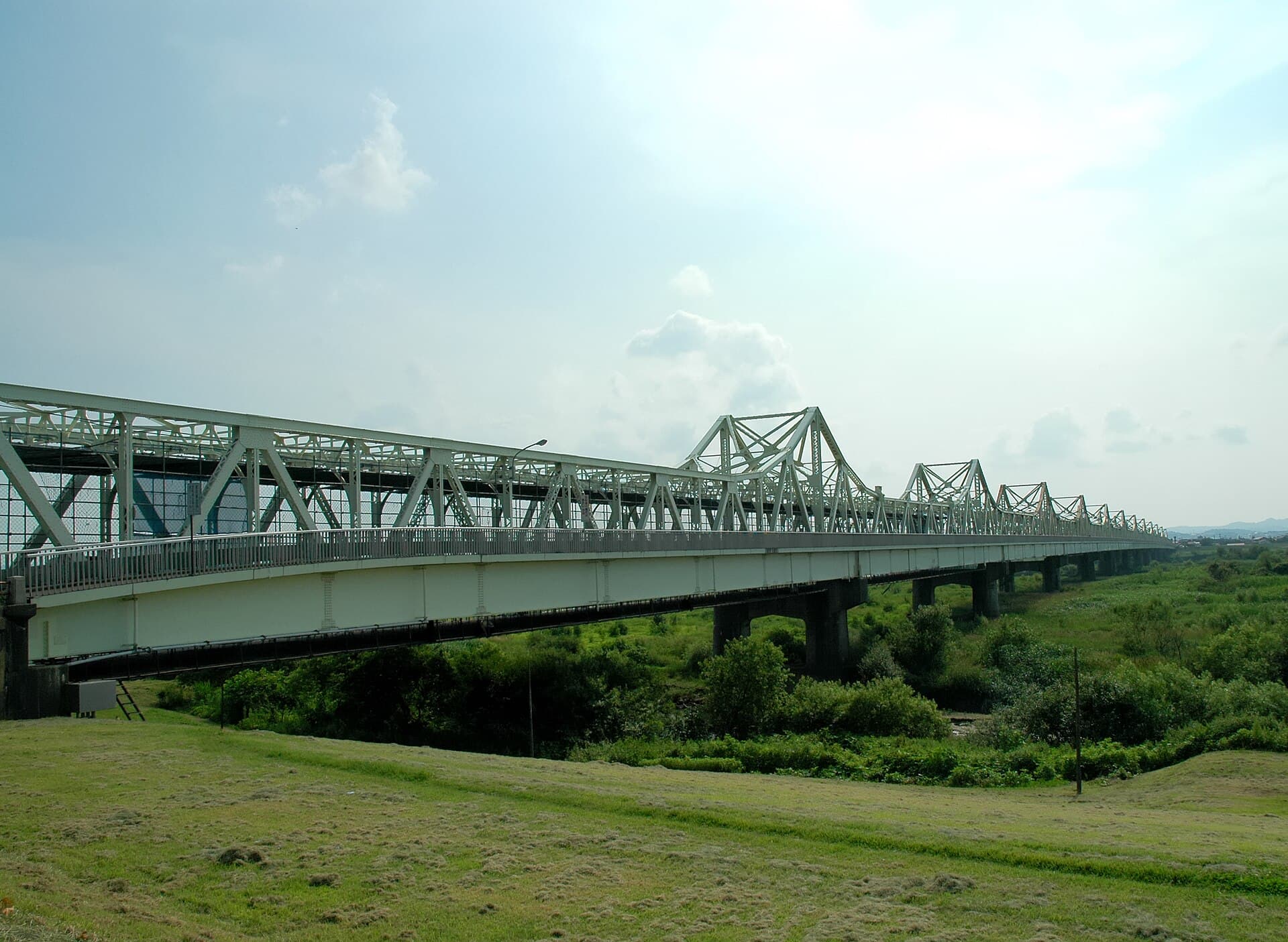 长生桥：长生桥：Wikimedia Commons 文件「Chosei Bridge 005.jpg」中的桥梁实景。