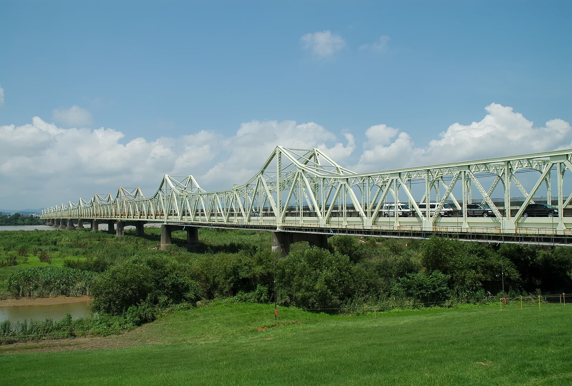 长生桥：长生桥：Wikimedia Commons 文件「Chosei Bridge 007.jpg」中的桥梁实景。