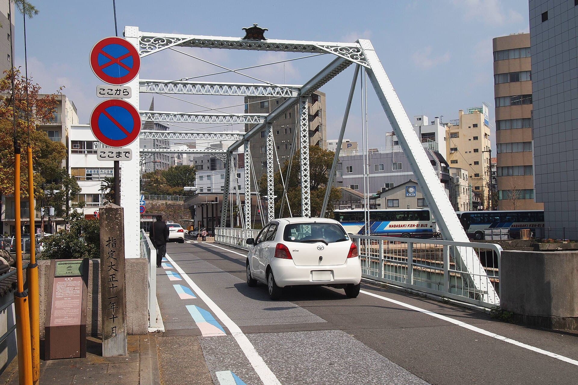 出岛桥：出岛桥：Wikimedia Commons 文件「Dejima bridge 02.jpg」中的桥梁实景。