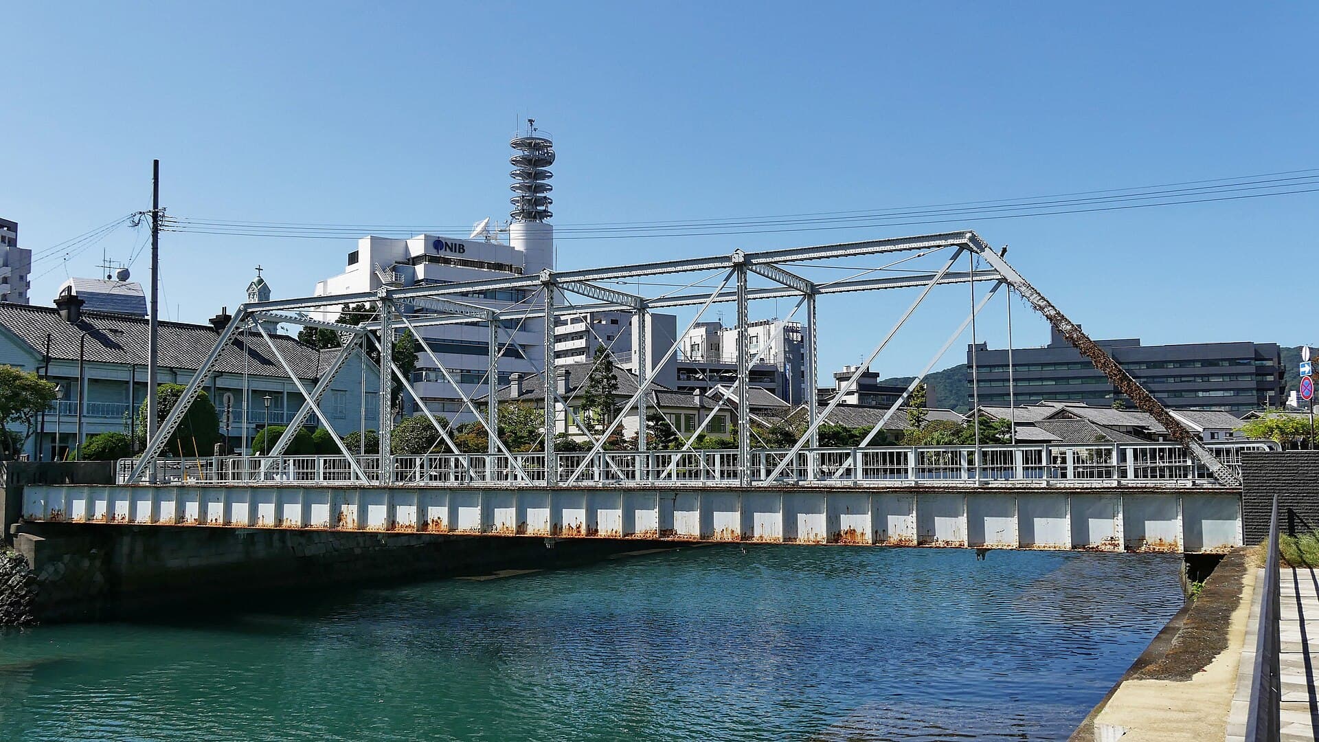 出岛桥：出岛桥：Wikimedia Commons 文件「Dejima Bridge 20191014 7.jpg」中的桥梁实景。