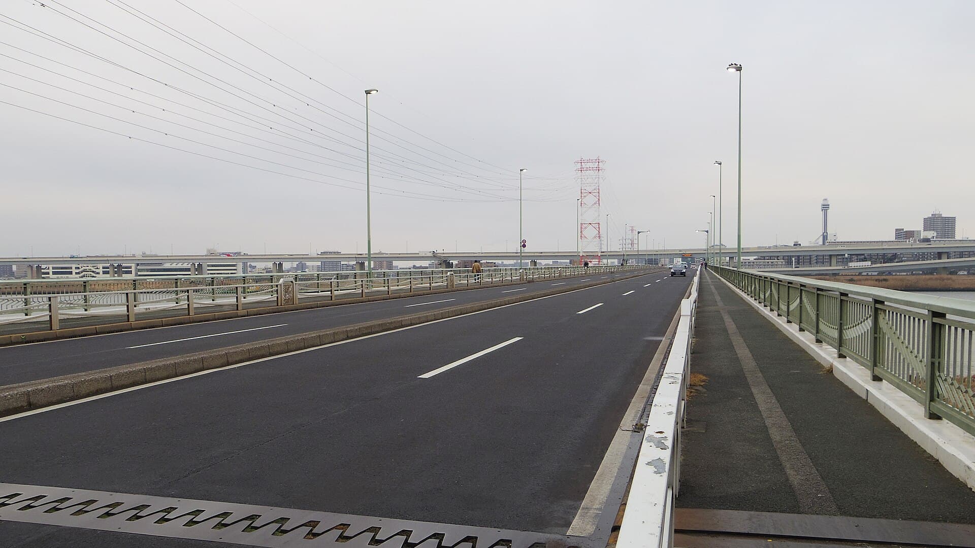 船堀桥：船堀桥：Wikimedia Commons 文件「Funabori bridge 20190211 162458.jpg」中的桥梁实景。