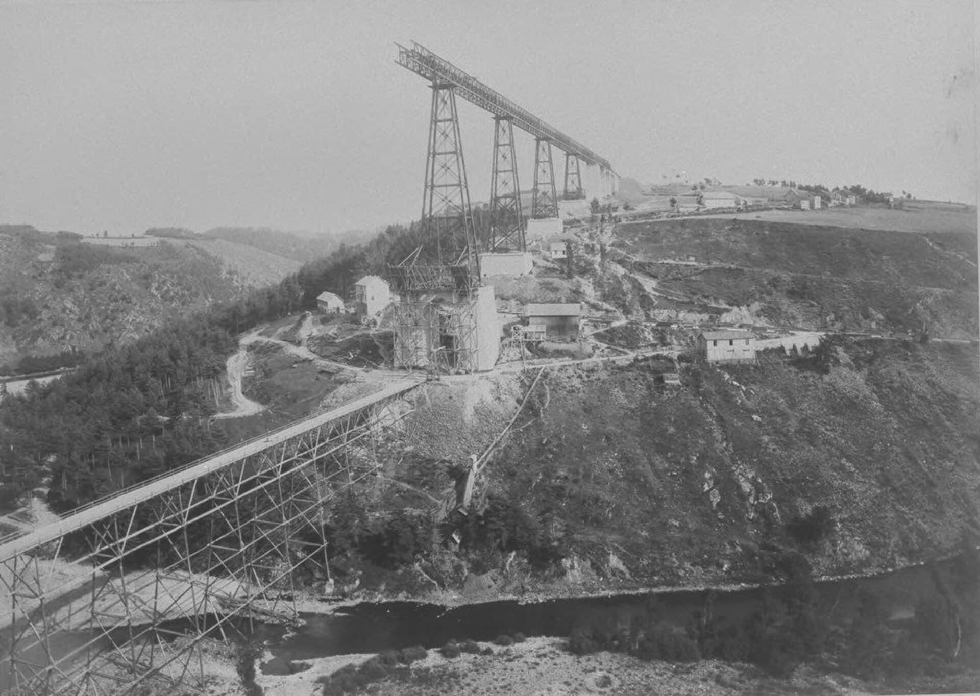 加拉比高架桥：1883 年施工记录，可与现代全景形成建造史对照。