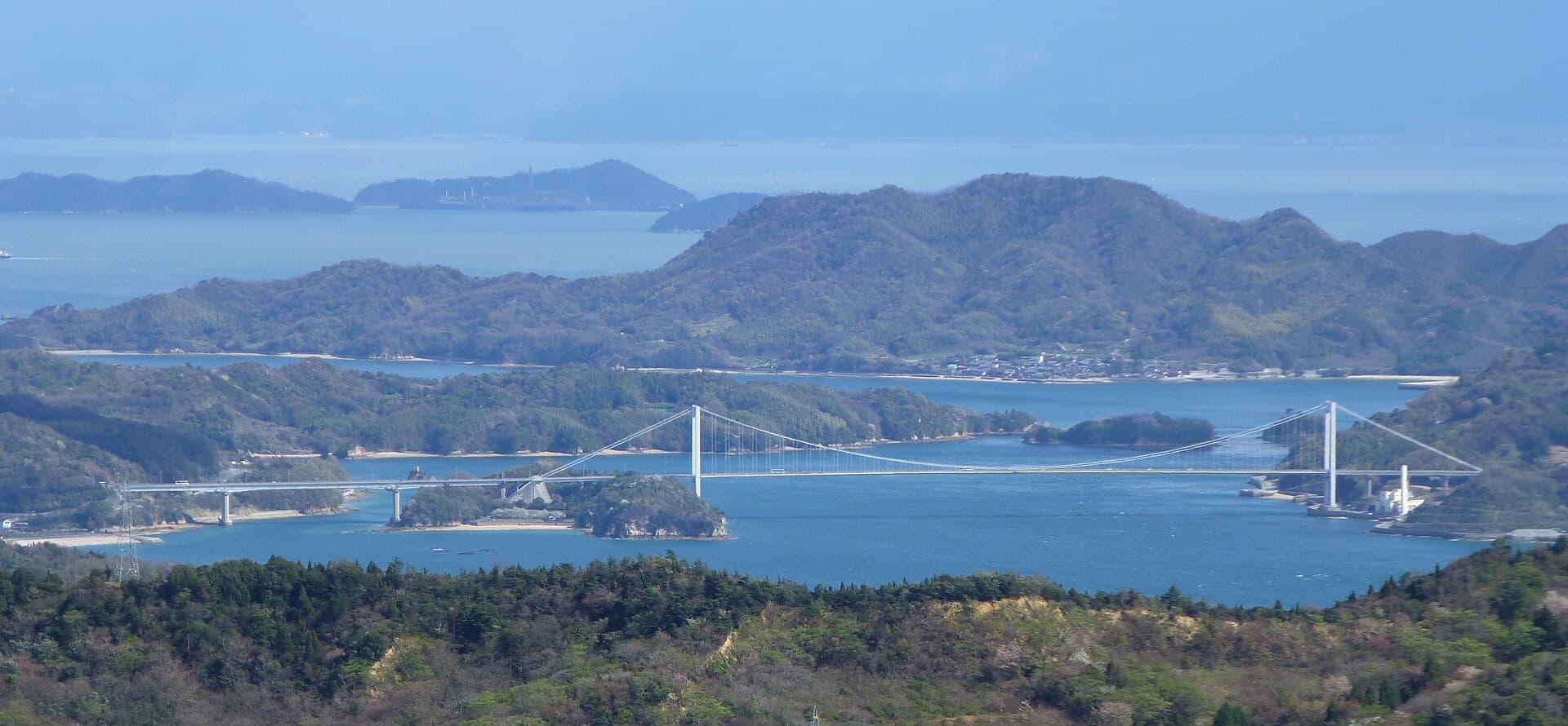 伯方·大岛大桥：伯方·大岛大桥：Wikimedia Commons 文件「伯方・大島大橋.jpg」中的桥梁实景。