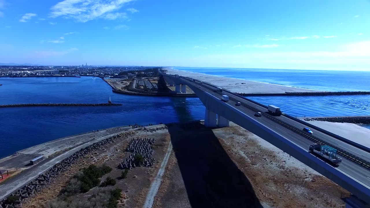 浜名大桥：浜名大桥：Wikimedia Commons 文件「Hamana Bridge (Aerial).jpg」中的桥梁实景。