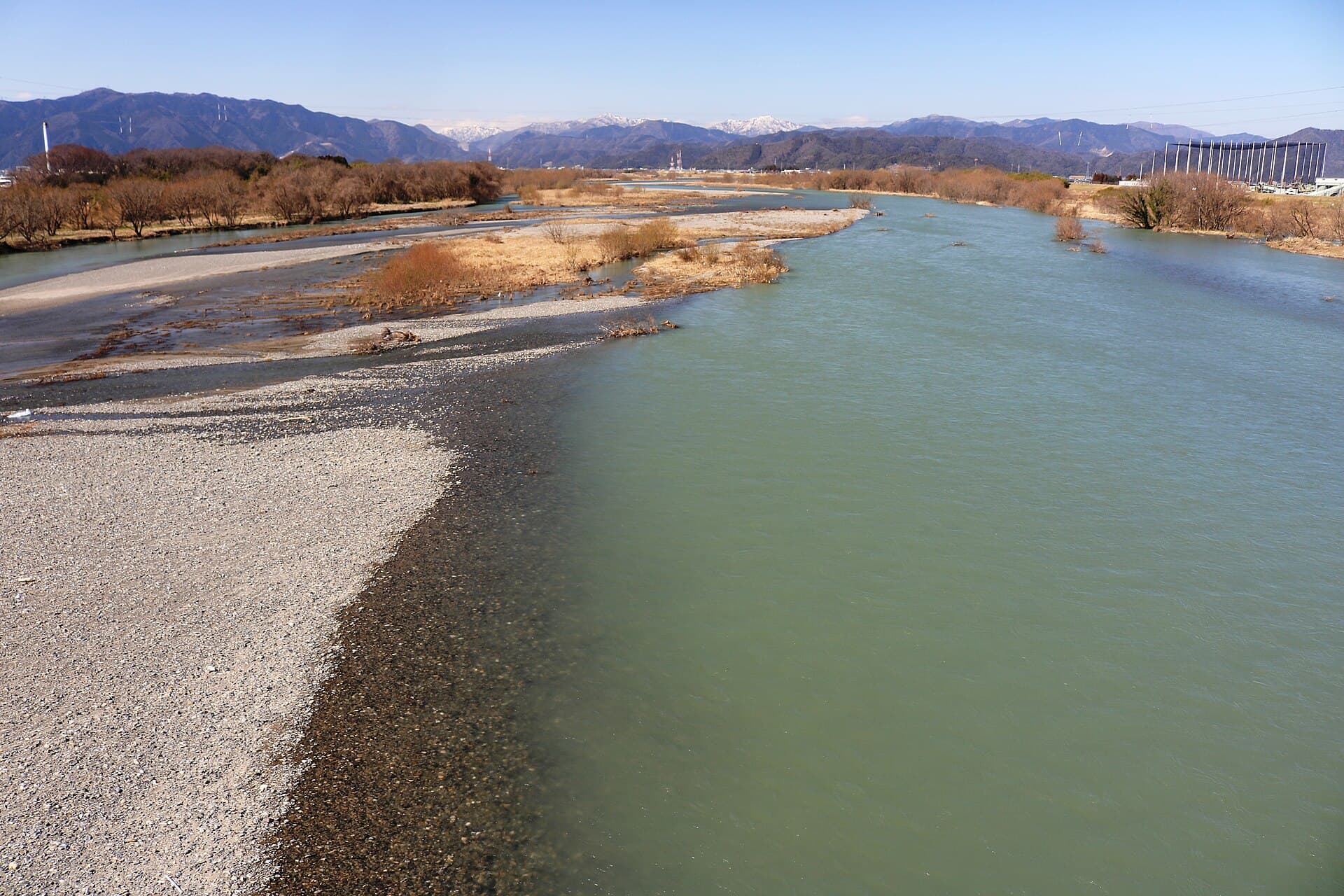 平野庄桥：平野庄桥：Wikimedia Commons 文件「Ibi River from Hiranosho Bridge.jpg」中的桥梁实景。