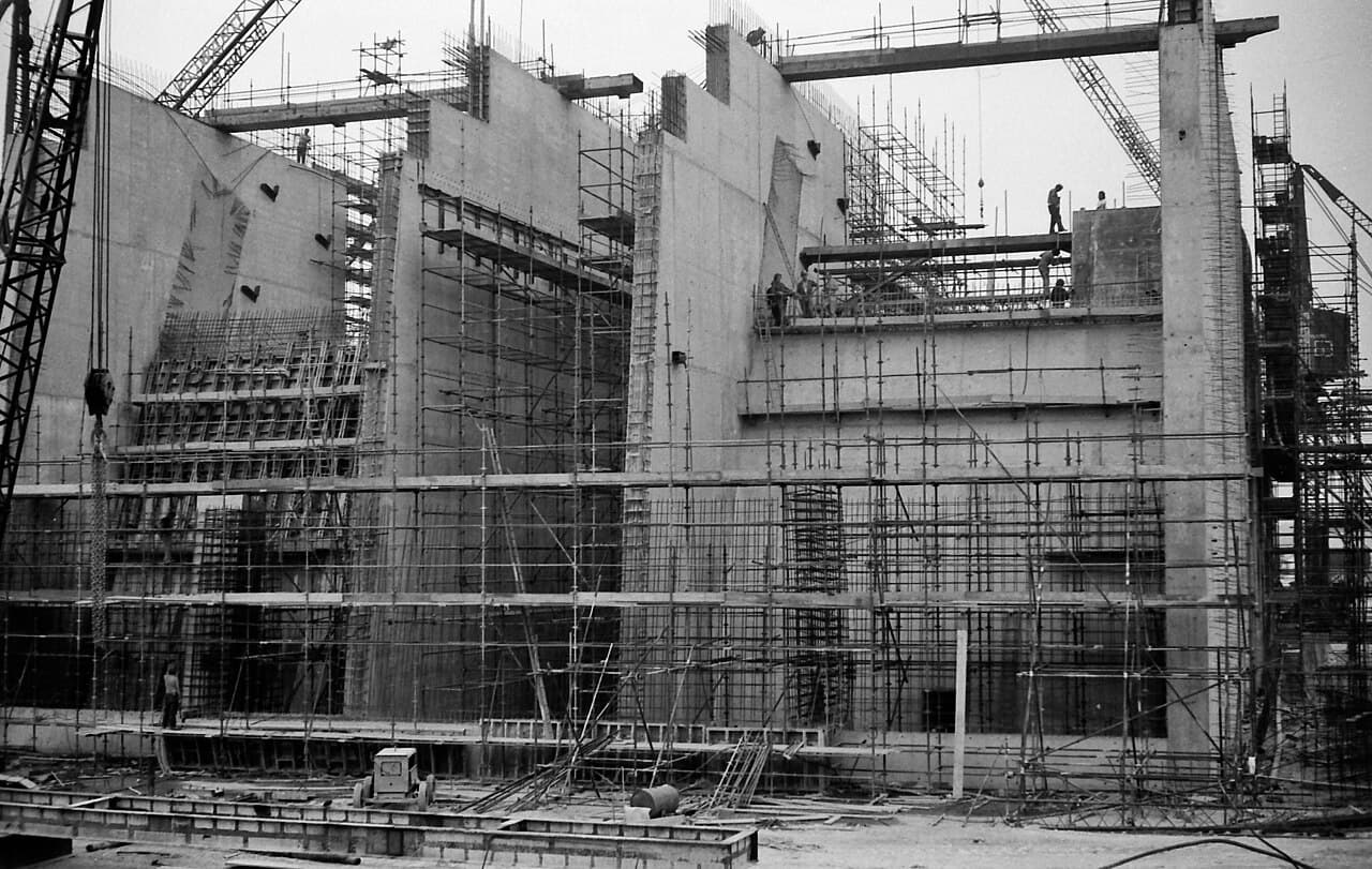 亨伯大桥：1975 年南锚碇施工记录。