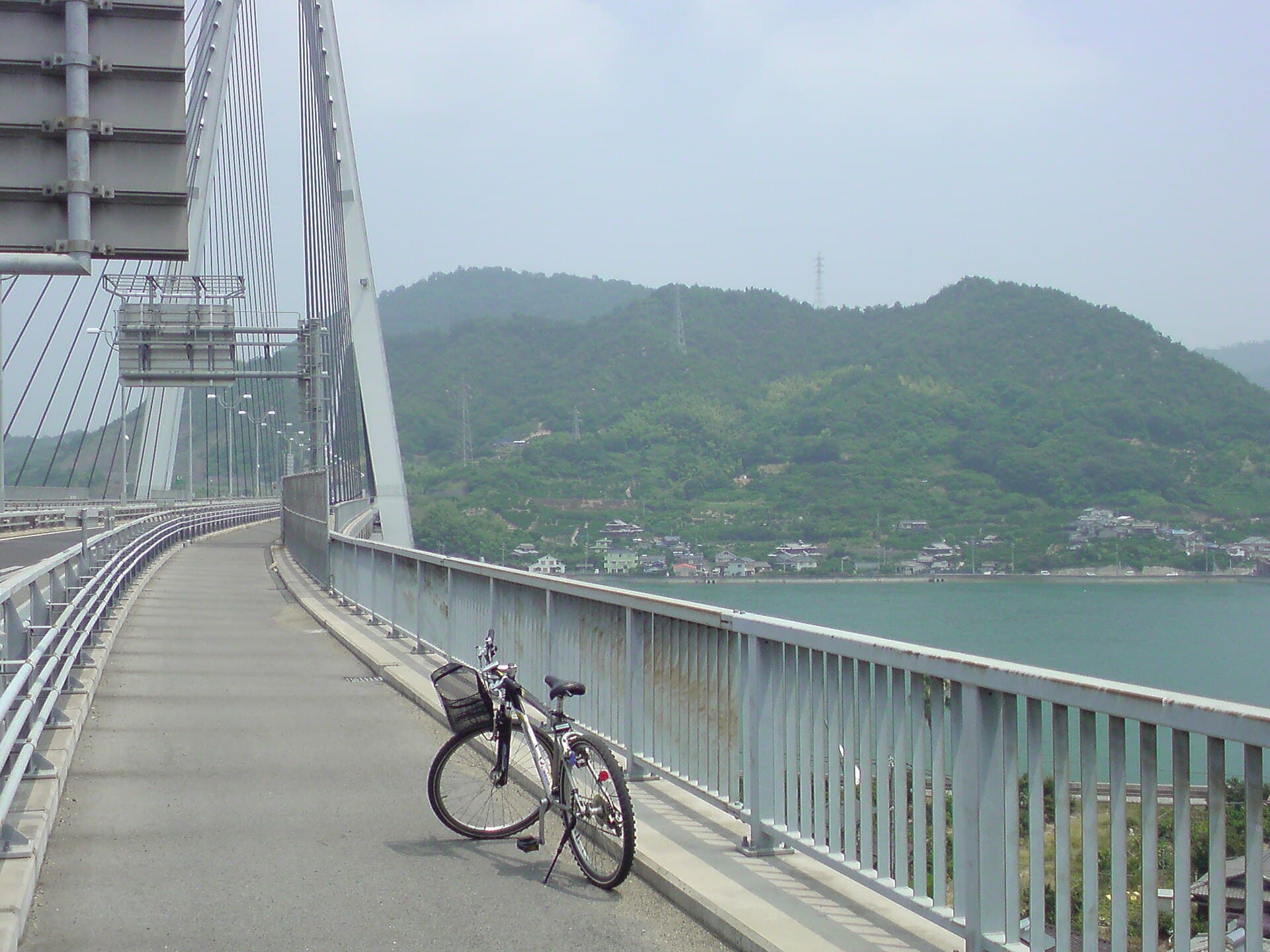 生口桥：生口桥：Wikimedia Commons 文件「IkuchiBridge1.JPG」中的桥梁实景。