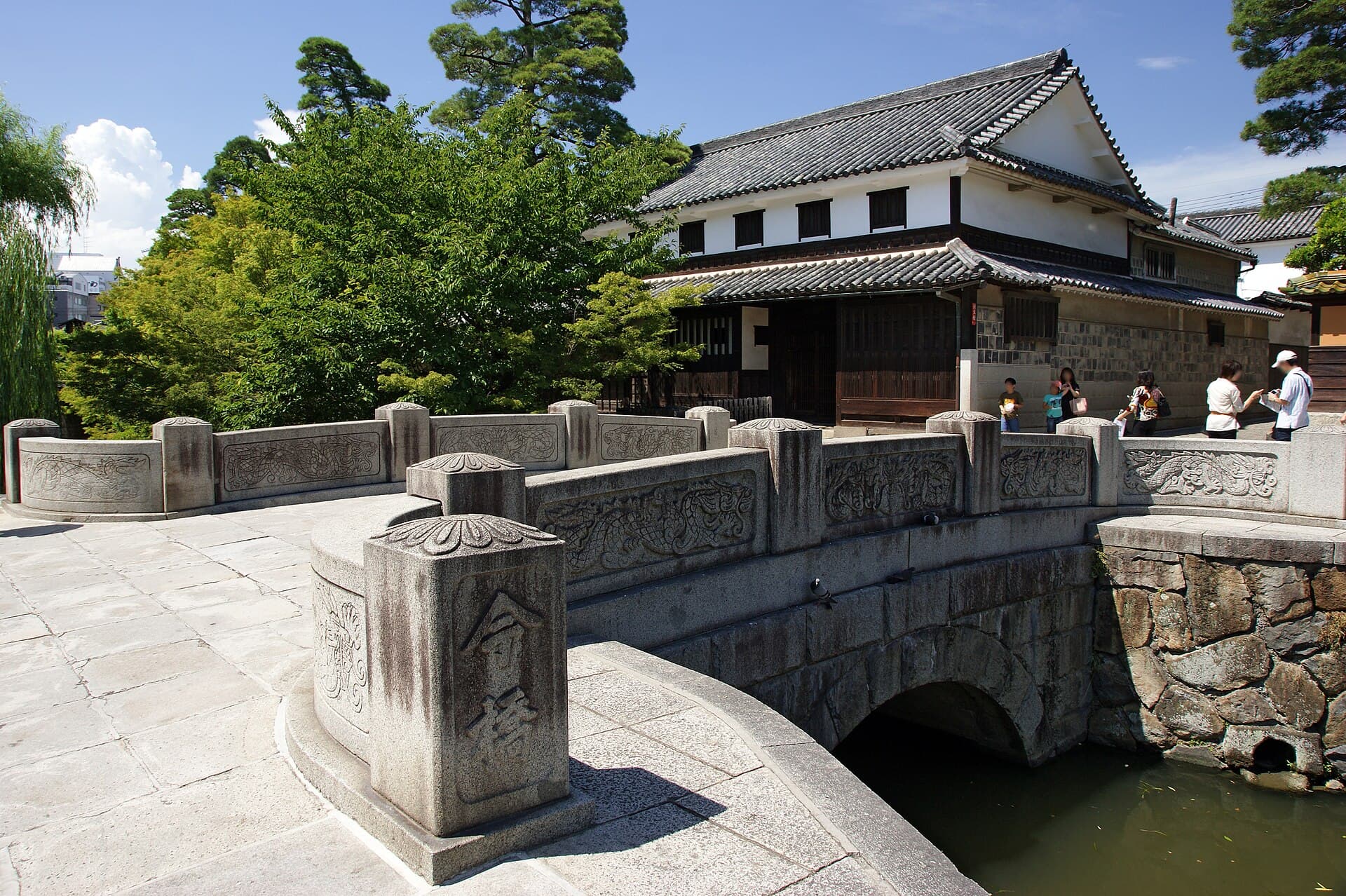 仓敷今桥：仓敷今桥：Wikimedia Commons 文件「Kurashikikahan12bs3200.jpg」中的桥梁实景。