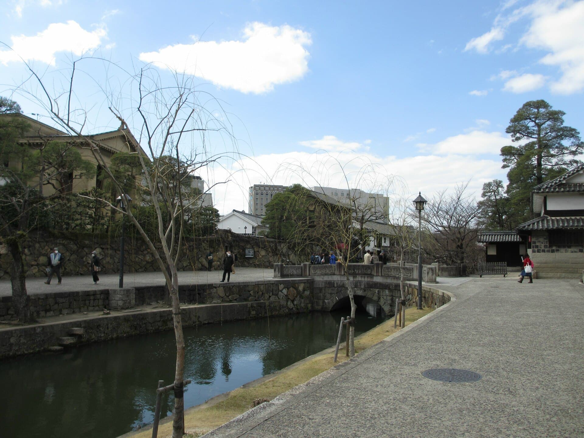 仓敷今桥：仓敷今桥：Wikimedia Commons 文件「Chuo - panoramio (18).jpg」中的桥梁实景。
