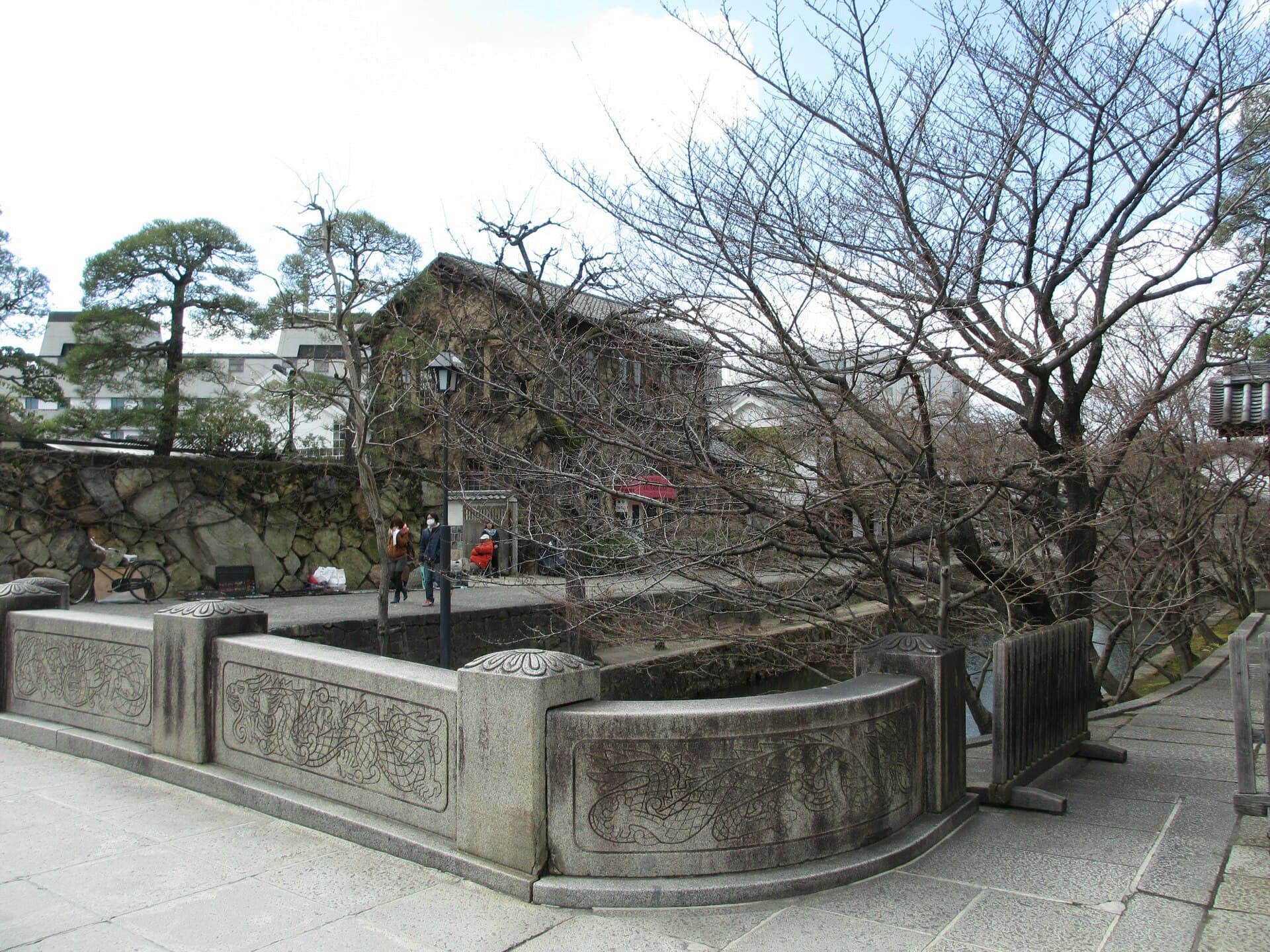 仓敷今桥：仓敷今桥：Wikimedia Commons 文件「Chuo - panoramio (27).jpg」中的桥梁实景。