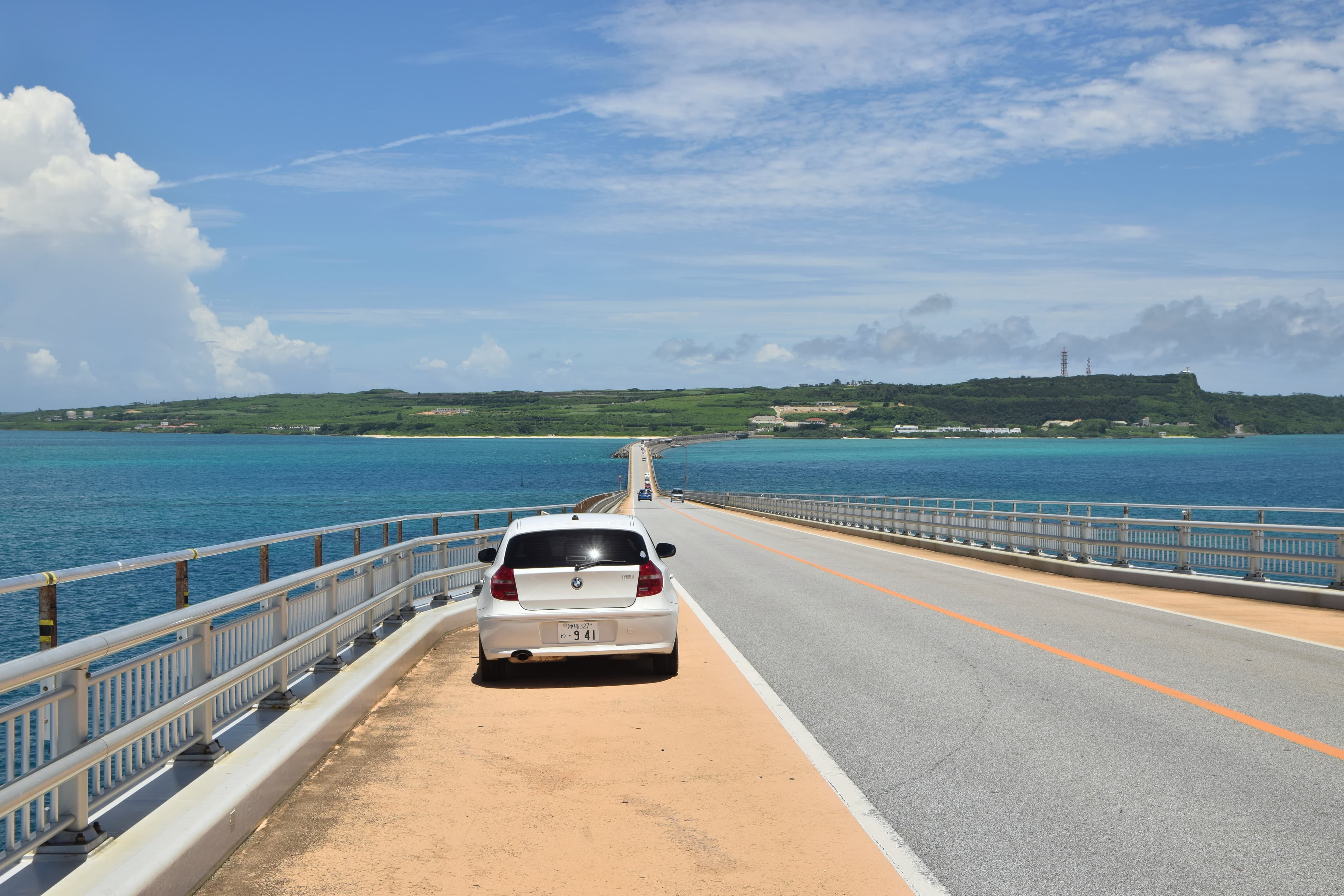 伊良部大桥：伊良部大桥：Wikimedia Commons 文件「Irabu Bridge connecting Miyako and Irabu islands (52204289208).jpg」中的桥梁实景。