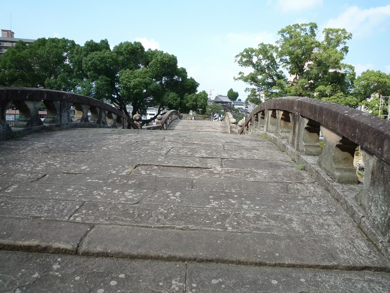 谏早眼镜桥：谏早眼镜桥：Wikimedia Commons 文件「Meganebashi onthebridge.jpg」中的桥梁实景。