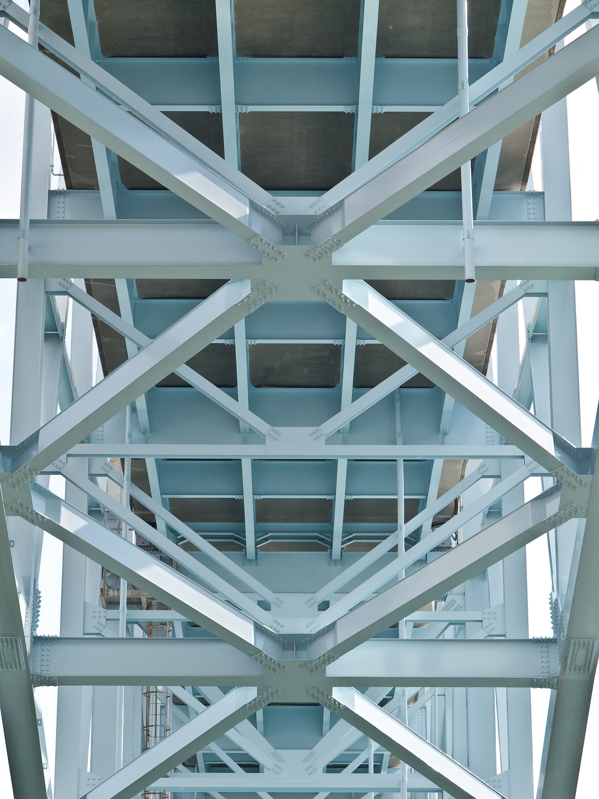 蒲刈大桥：蒲刈大桥：Wikimedia Commons 文件「Kamagari Bridge 319886.jpg」中的桥梁实景。