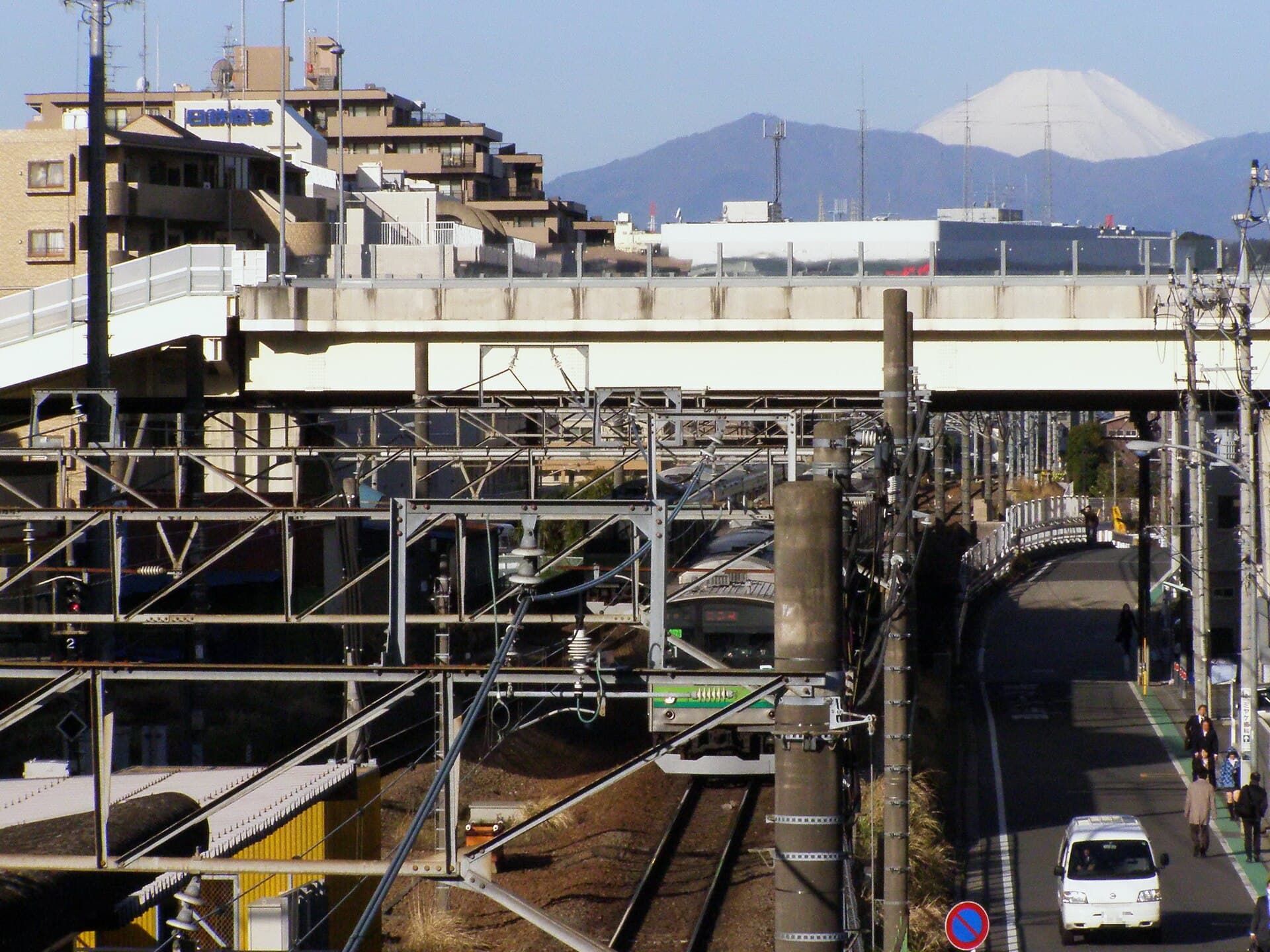 鴨池大桥：鴨池大桥：Wikimedia Commons 文件「Kamoike oohashi6.JPG」中的桥梁实景。