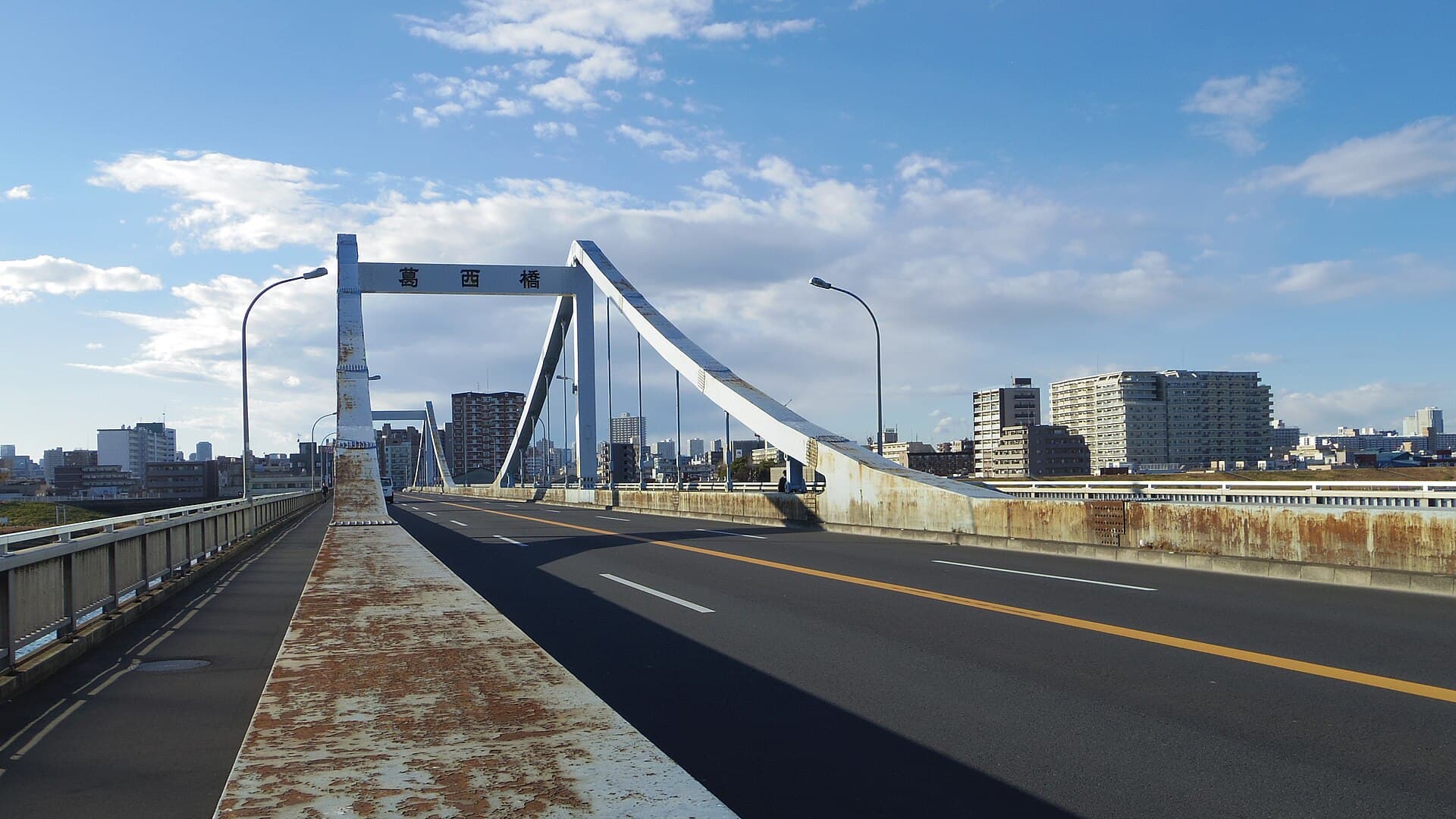 葛西桥：葛西桥：Wikimedia Commons 文件「Kasai bridge 20180101 145348.jpg」中的桥梁实景。
