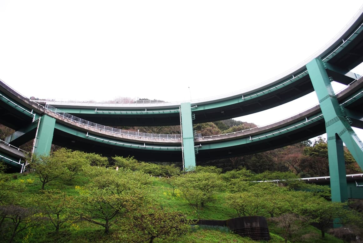 河津七滝环桥：河津七滝环桥：Wikimedia Commons 文件「Kawazu roopbridge03.JPG」中的桥梁实景。