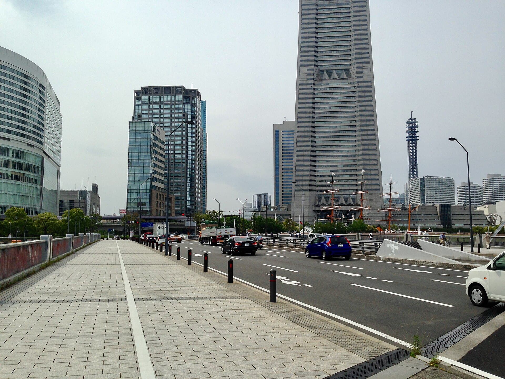 北仲桥：北仲桥：Wikimedia Commons 文件「Kitanaka-bashi (Bridge) 02.JPG」中的桥梁实景。