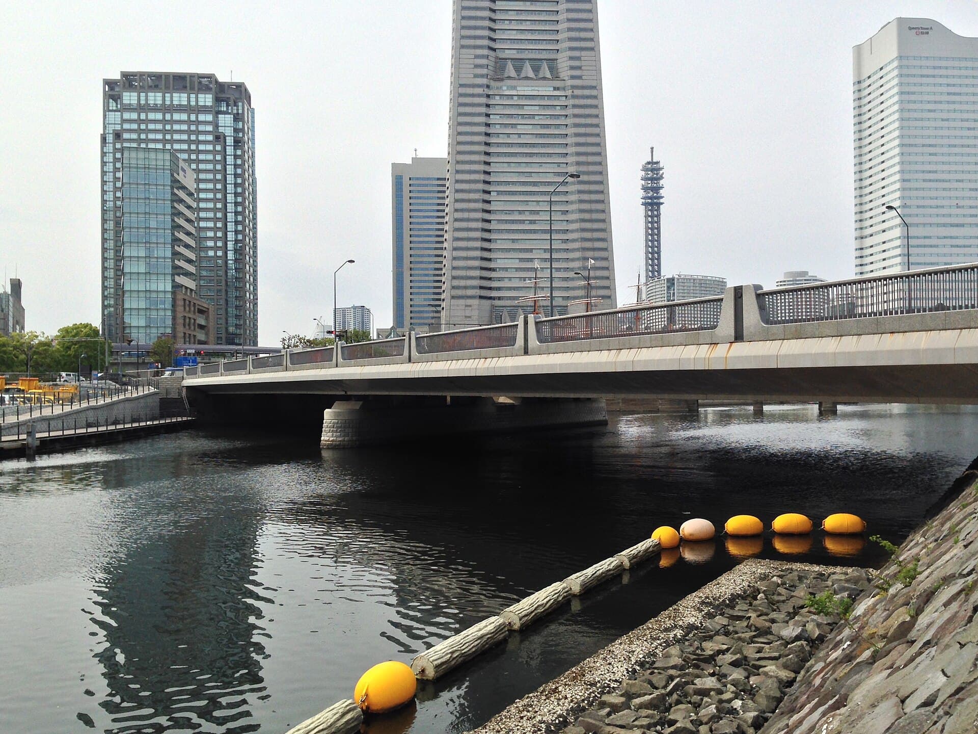 北仲桥：北仲桥：Wikimedia Commons 文件「Kitanaka-bashi (Bridge) 01.JPG」中的桥梁实景。