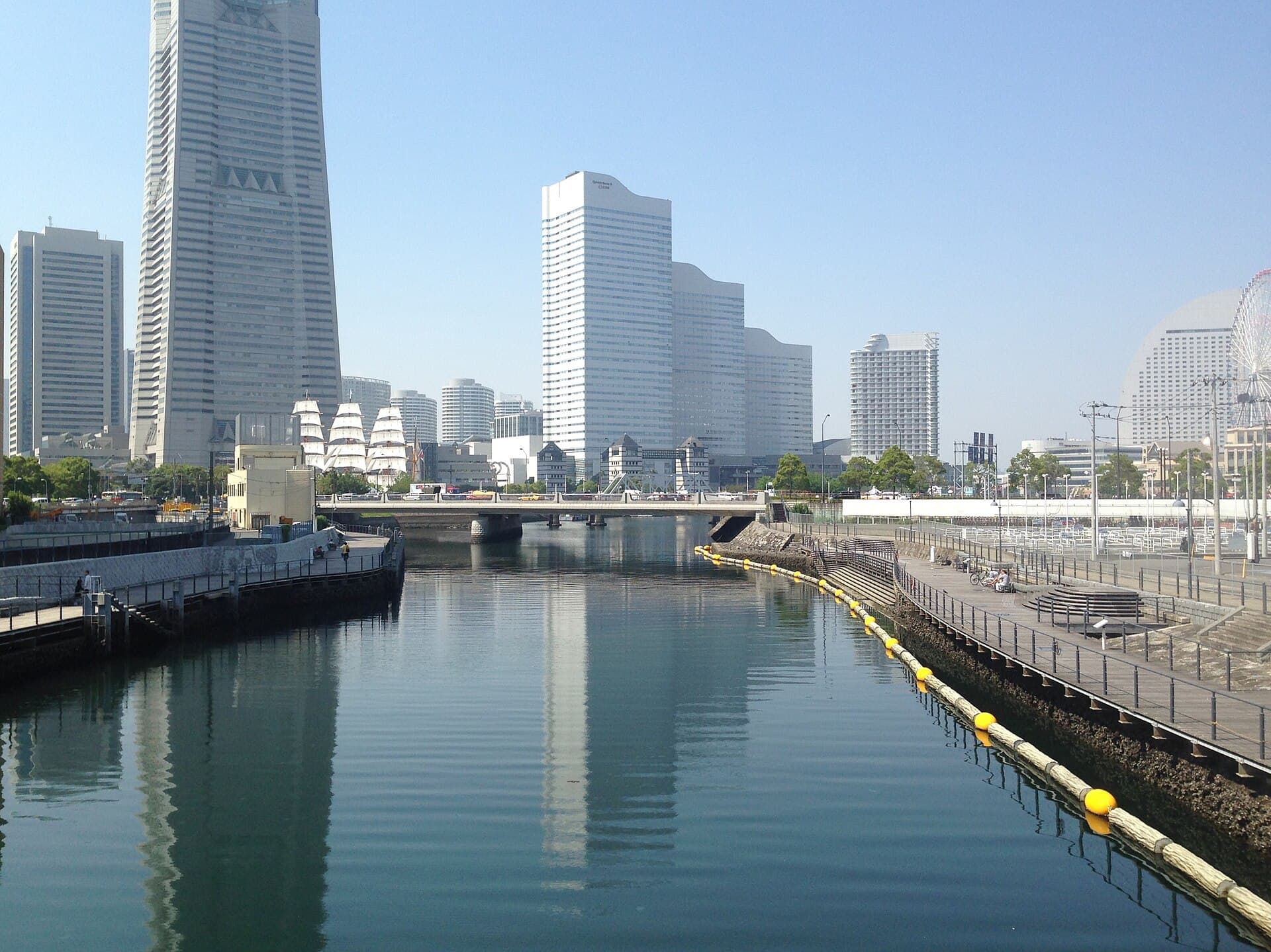 北仲桥：北仲桥：Wikimedia Commons 文件「Kitanaka-bashi (Bridge) 07.JPG」中的桥梁实景。