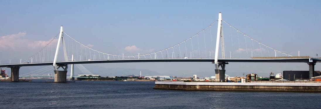 此花大桥：此花大桥：Wikimedia Commons 文件「Konohana Ohashi Osaka.jpg」中的桥梁实景。