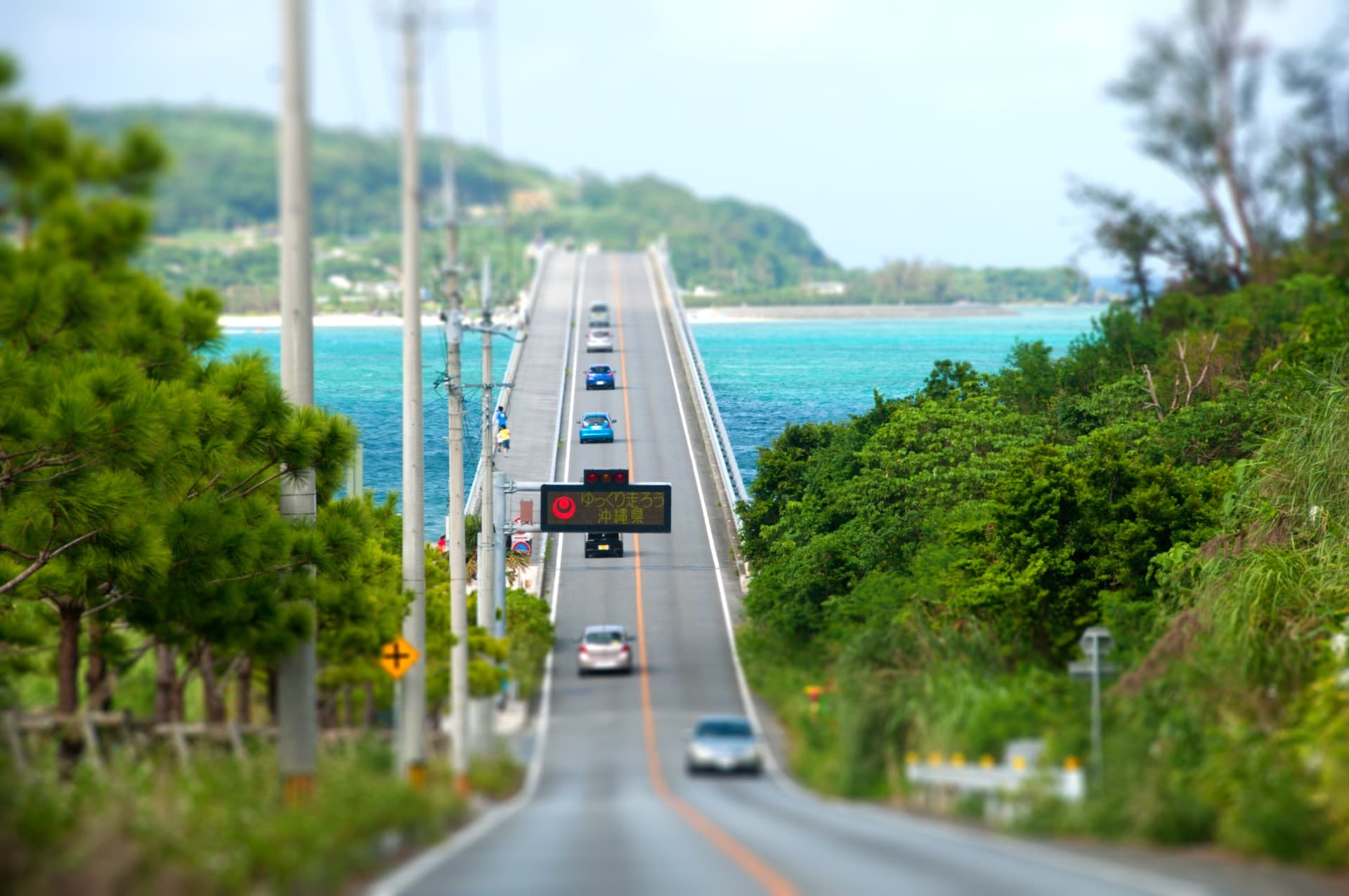 古宇利大桥：古宇利大桥：Wikimedia Commons 文件「Kouri Bridge (5043347194).jpg」中的桥梁实景。