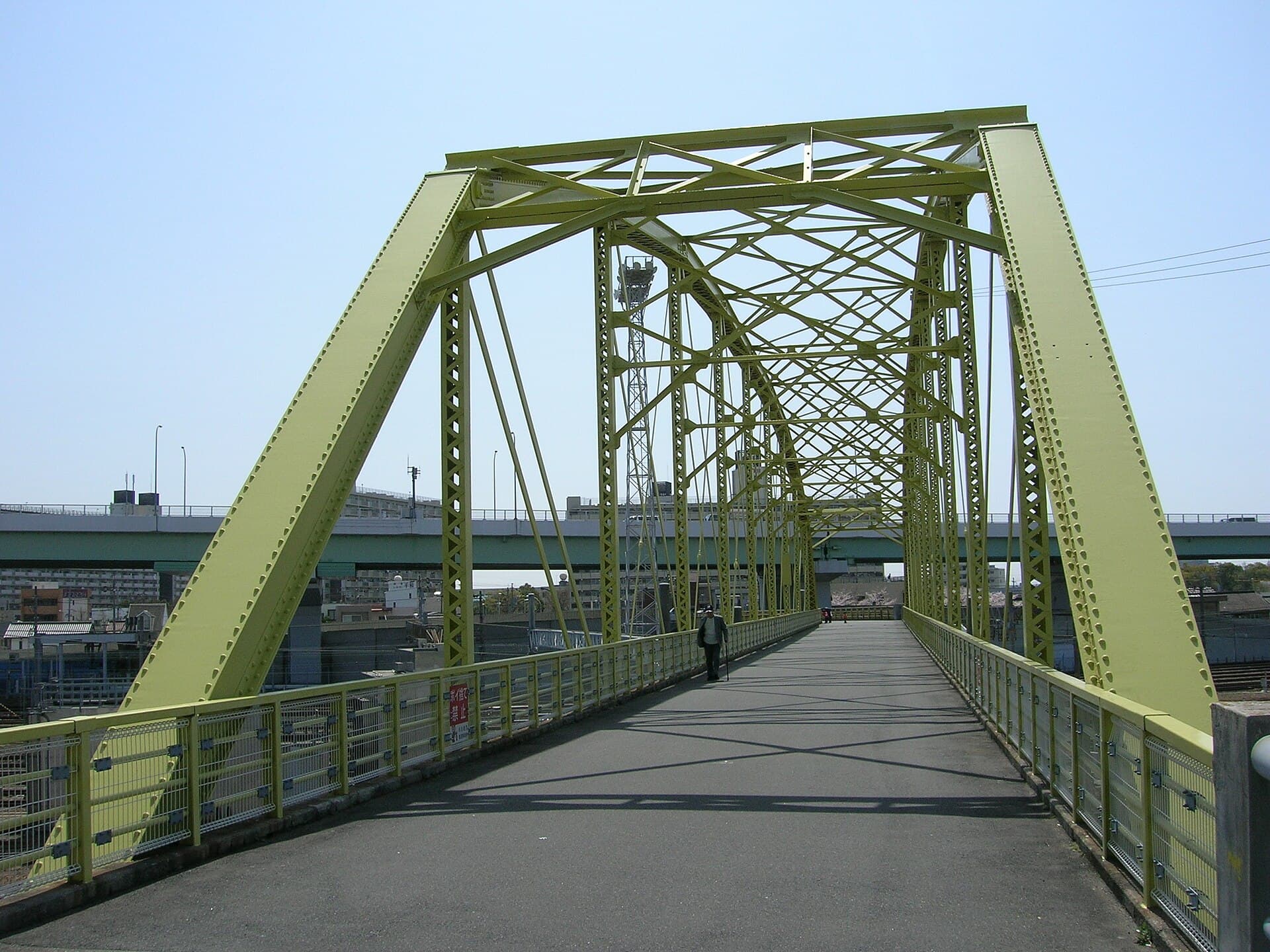 向野桥（名古屋）：名古屋向野桥：Wikimedia Commons 文件「Koya-bridge02.jpg」中的桥梁实景。
