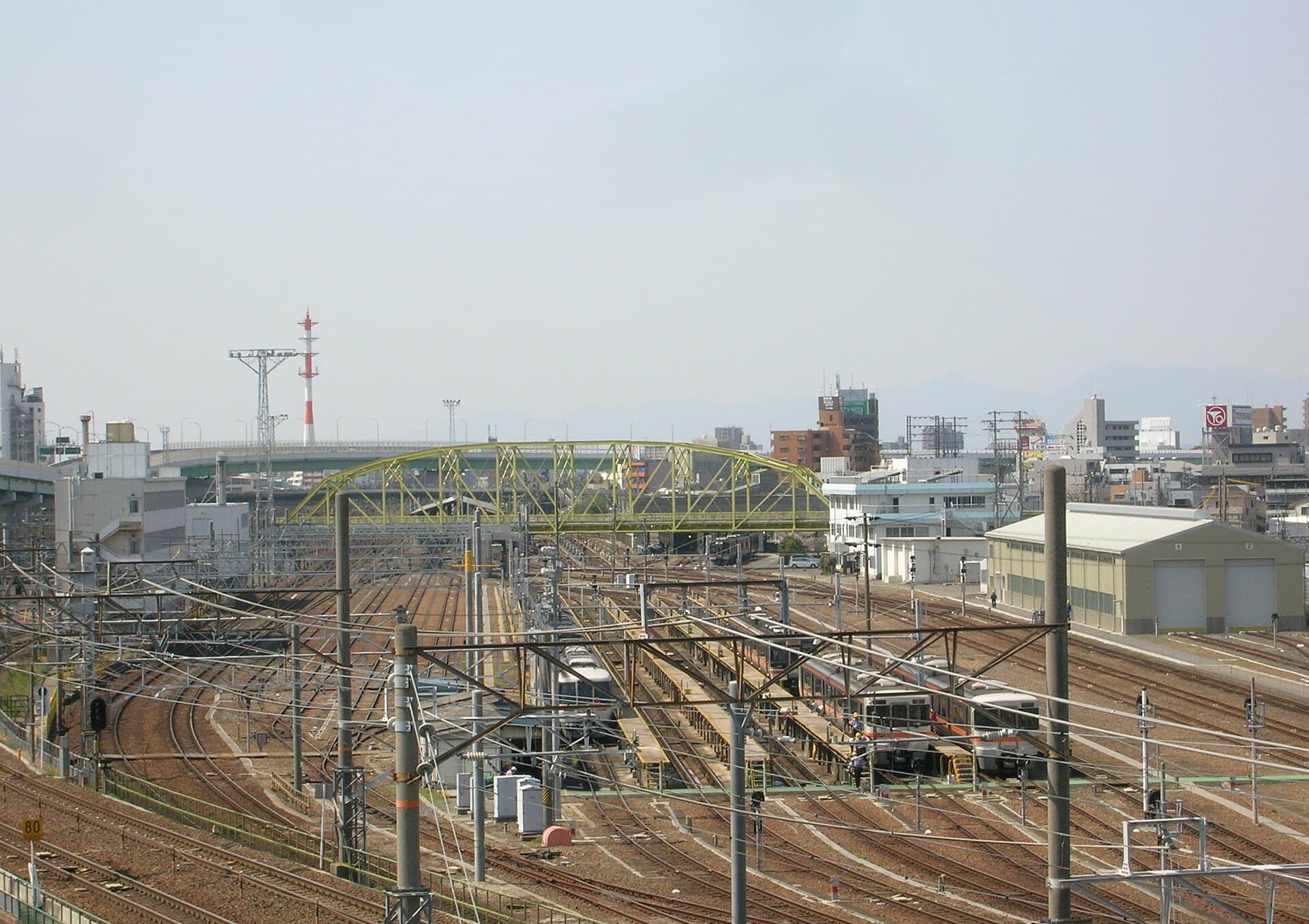 向野桥（名古屋）：名古屋向野桥：Wikimedia Commons 文件「Koya-bridge03.jpg」中的桥梁实景。