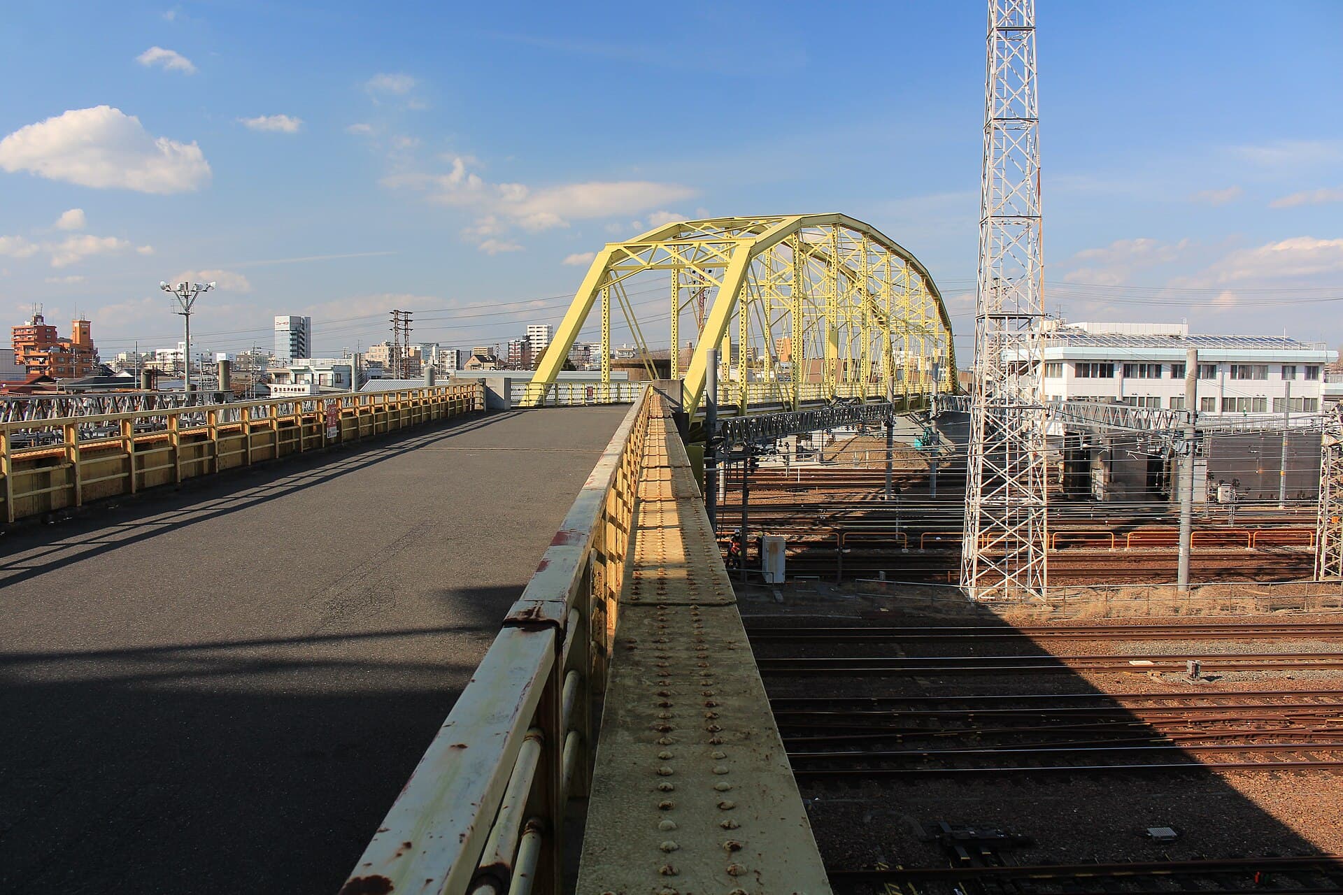 向野桥（名古屋）：名古屋向野桥：Wikimedia Commons 文件「Kōya Bridge.jpg」中的桥梁实景。