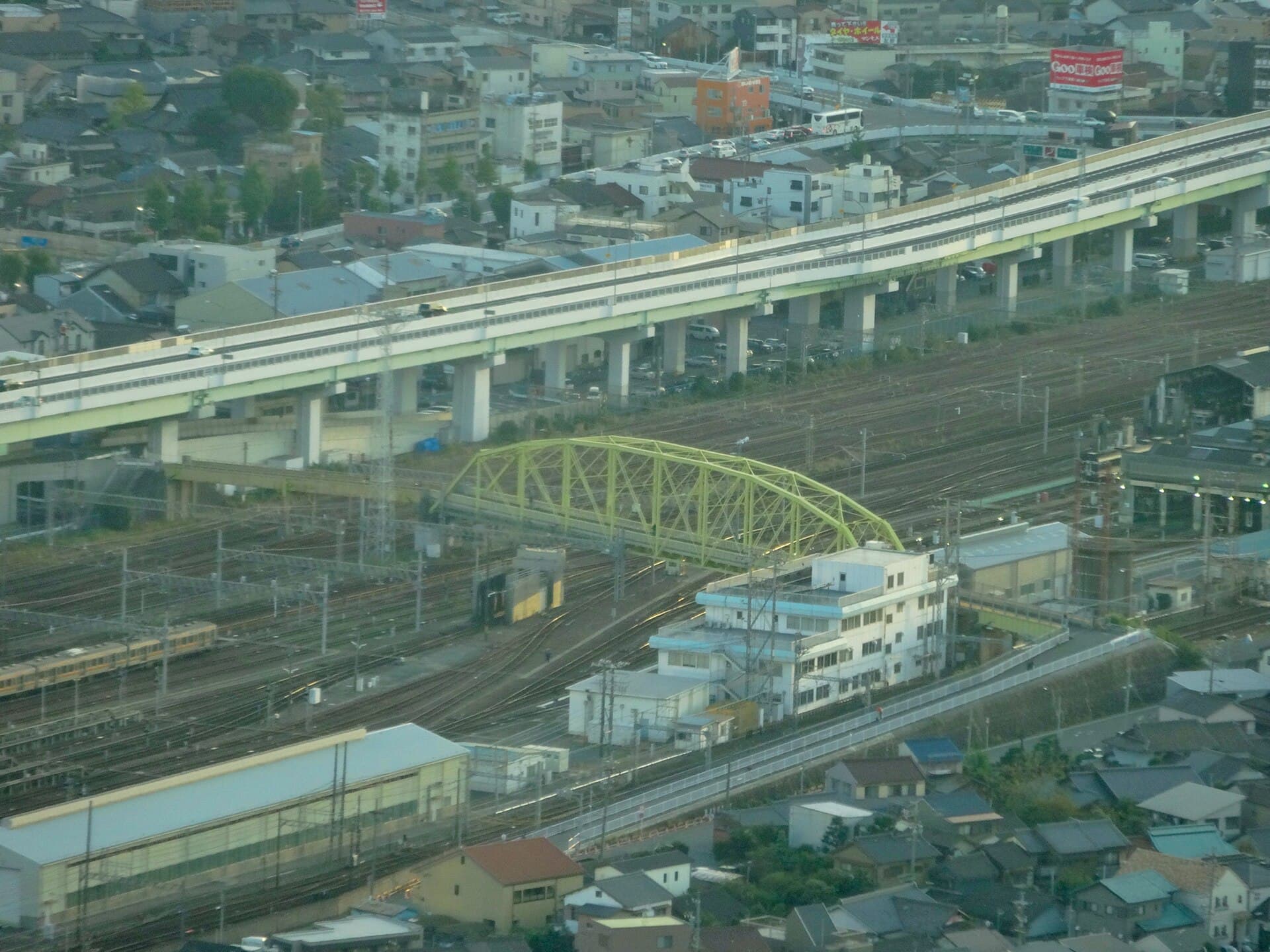 向野桥（名古屋）：名古屋向野桥：Wikimedia Commons 文件「Kōya Bridge from Midland Square.jpg」中的桥梁实景。
