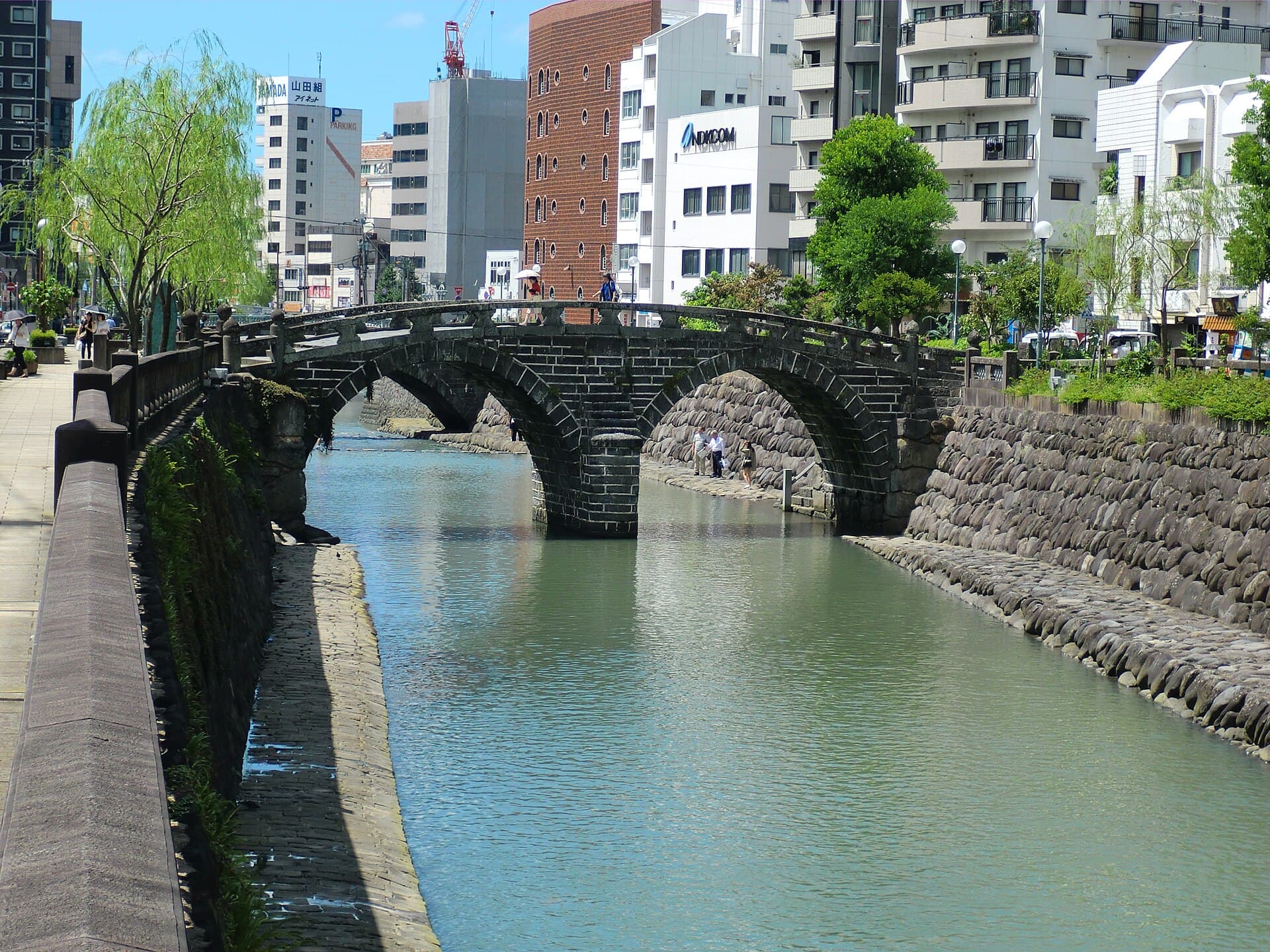 长崎眼镜桥：长崎眼镜桥：Wikimedia Commons 文件「Nagasaki Spectacles Bridge.JPG」中的桥梁实景。