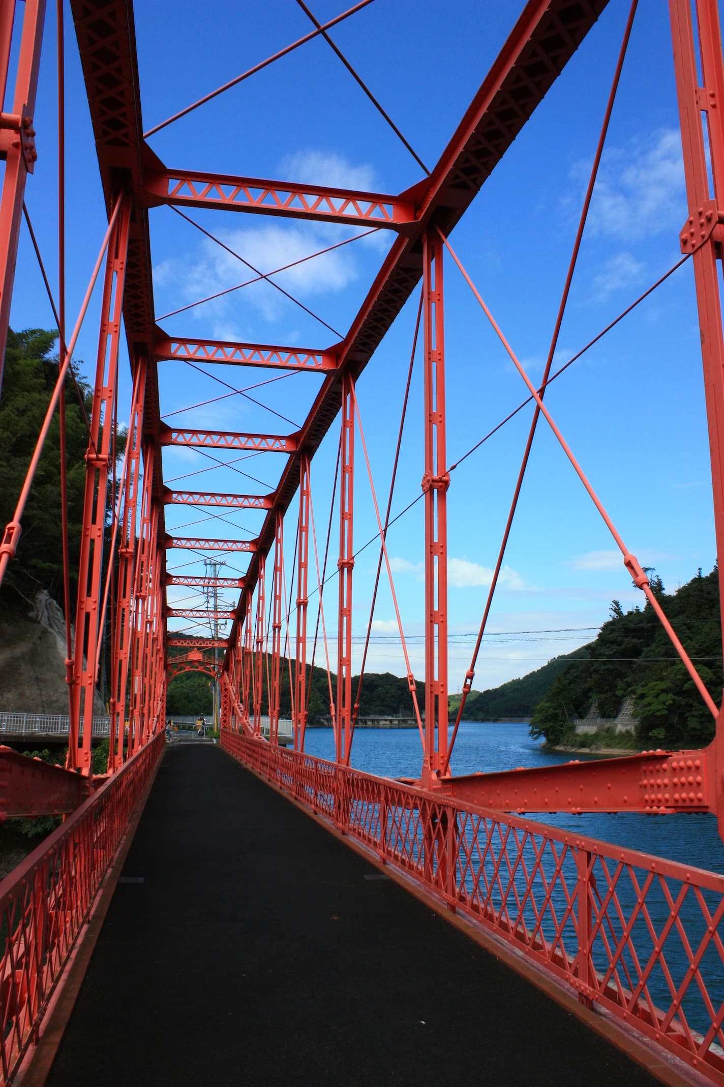 南河内桥：南河内桥：Wikimedia Commons 文件「South Kawachi Bridge3.jpg」中的桥梁实景。