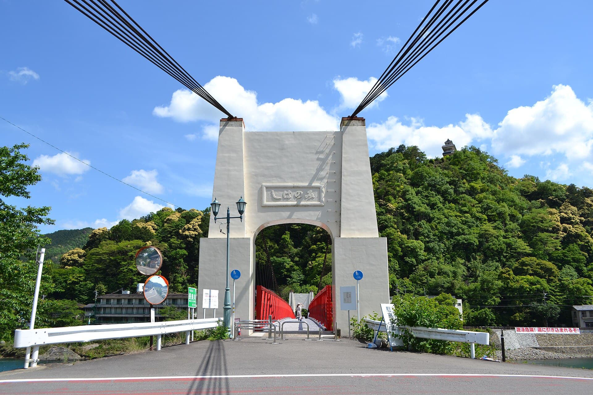 美浓桥：美浓桥：Wikimedia Commons 文件「Mino Bridge 20220507 07.jpg」中的桥梁实景。