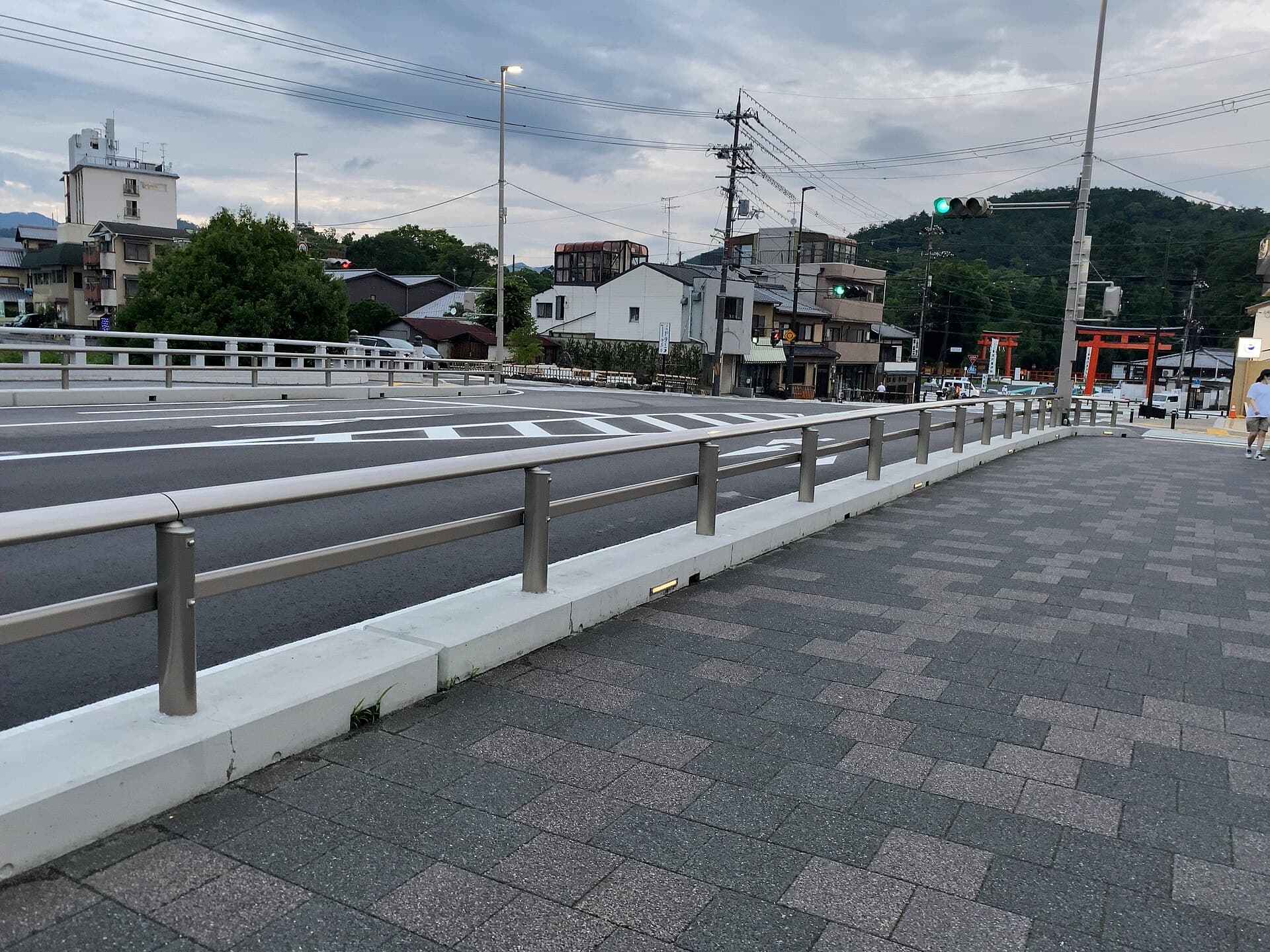 御薗桥：御薗桥：Wikimedia Commons 文件「Misonobashi20210710-2.jpg」中的桥梁实景。