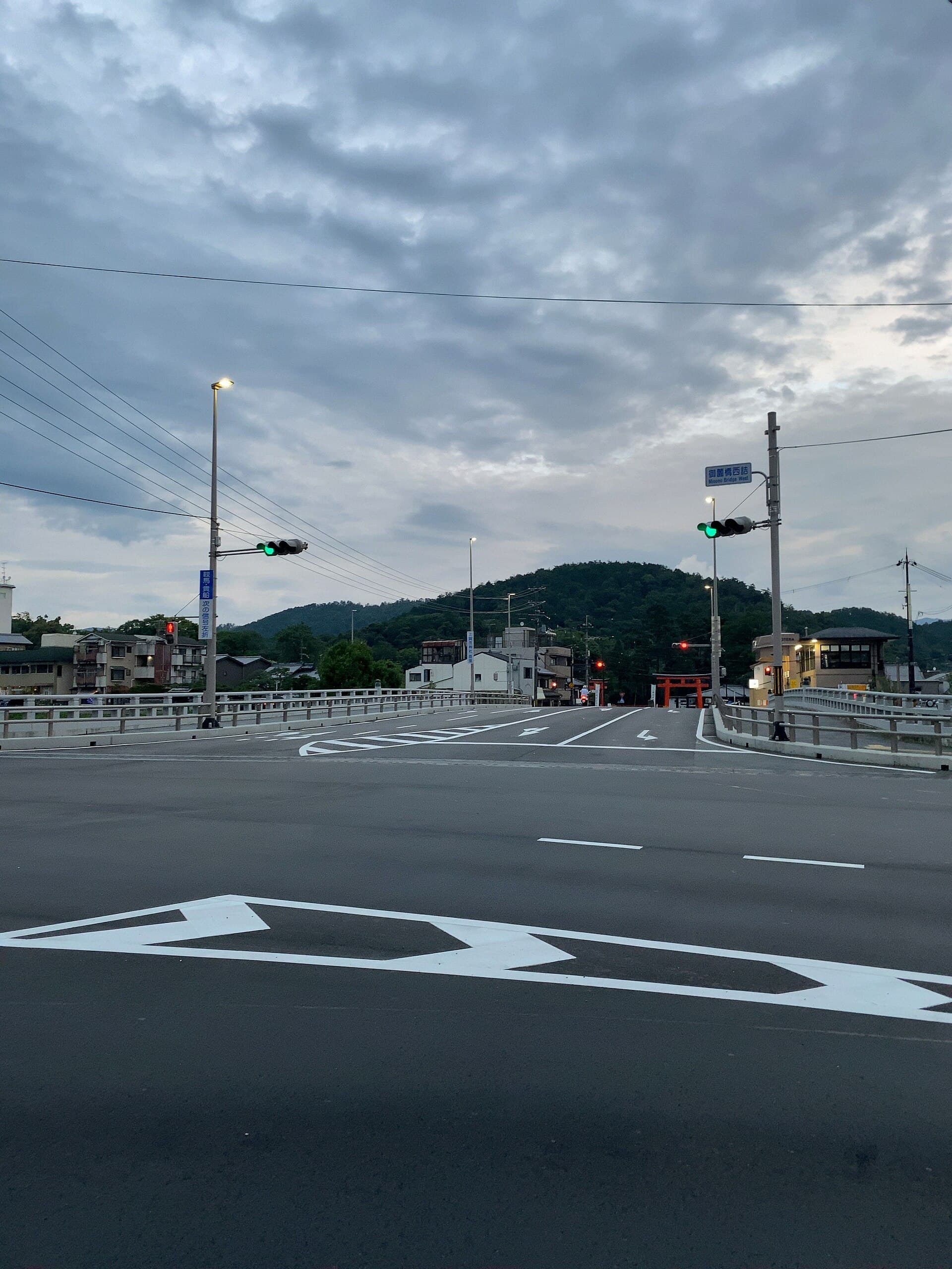 御薗桥：御薗桥：Wikimedia Commons 文件「Misonobashi20210710-3.jpg」中的桥梁实景。