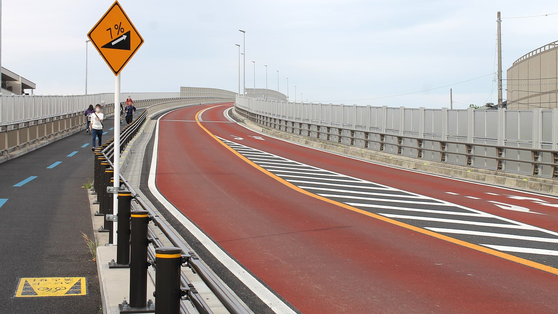 妙典桥：妙典桥：Wikimedia Commons 文件「Myoden bridge 20200503 160116.jpg」中的桥梁实景。