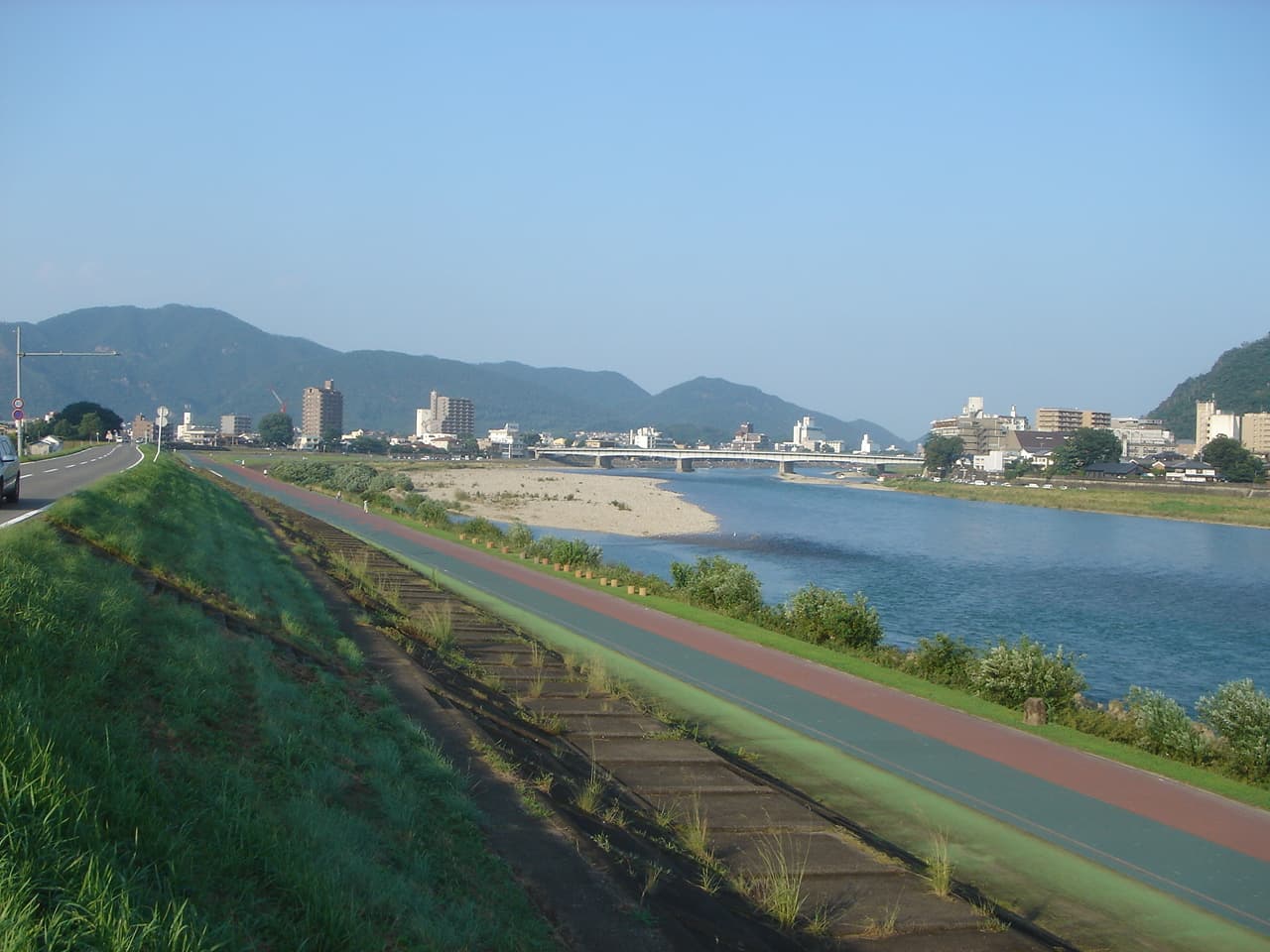 长良桥：长良桥：Wikimedia Commons 文件「Nagarabashi01.JPG」中的桥梁实景。