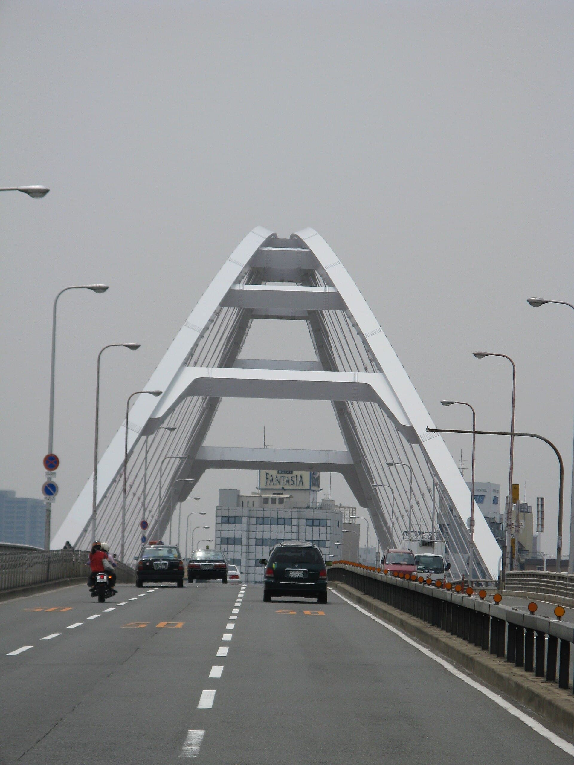 长柄桥（大阪）：长柄桥（大阪）：Wikimedia Commons 文件「Nagarabashi 02.jpg」中的桥梁实景。