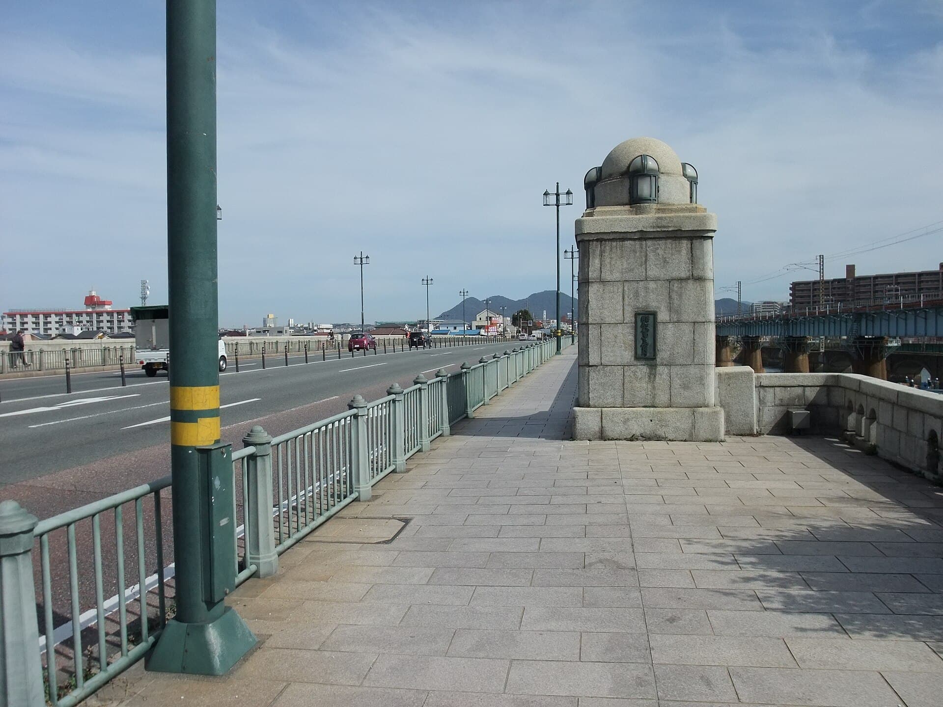 名岛桥：名岛桥：Wikimedia Commons 文件「名島橋1 - panoramio.jpg」中的桥梁实景。