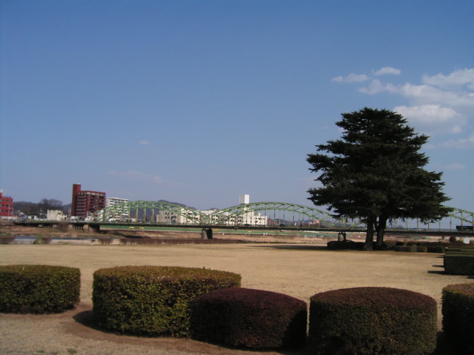 中桥（足利）：中桥（足利）：Wikimedia Commons 文件「NakaBashiAshikaga.JPG」中的桥梁实景。