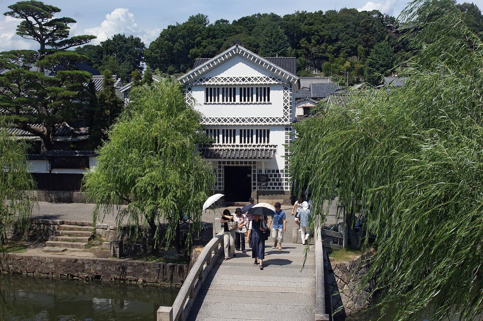 仓敷中桥：仓敷中桥：Wikimedia Commons 文件「Kurashikikahan10nt3200.jpg」中的桥梁实景。