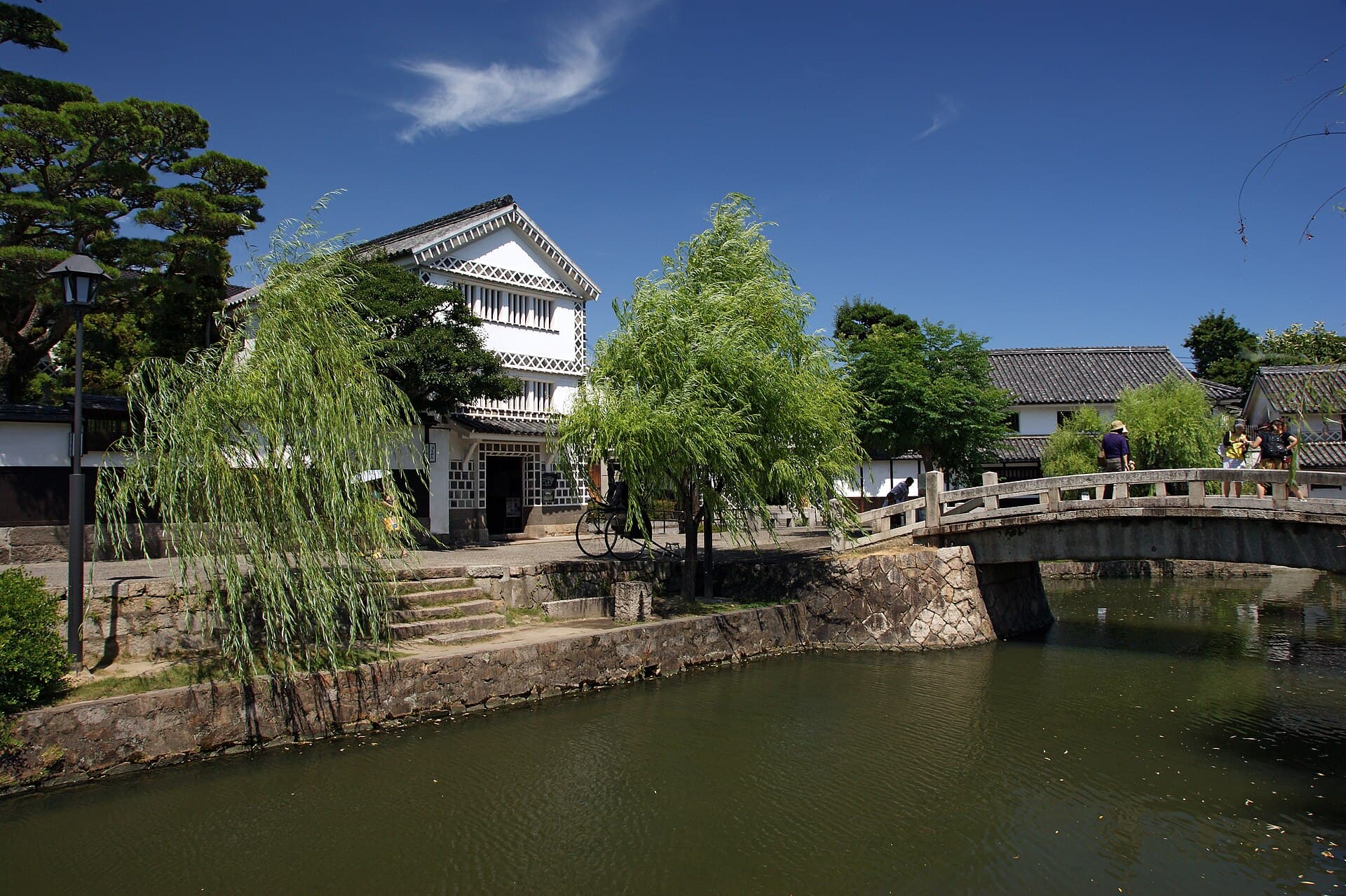 仓敷中桥：仓敷中桥：Wikimedia Commons 文件「Kurashikikahan11n4592.jpg」中的桥梁实景。