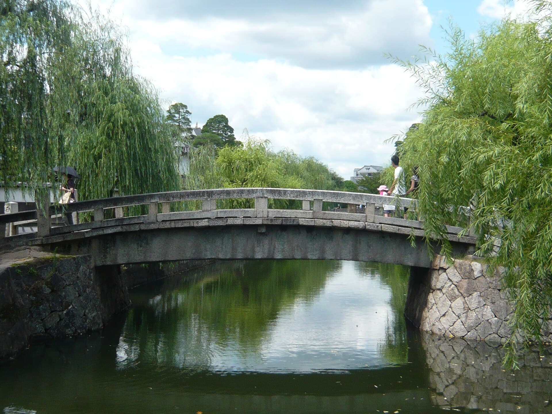 仓敷中桥：仓敷中桥：Wikimedia Commons 文件「Chuo - panoramio (13).jpg」中的桥梁实景。