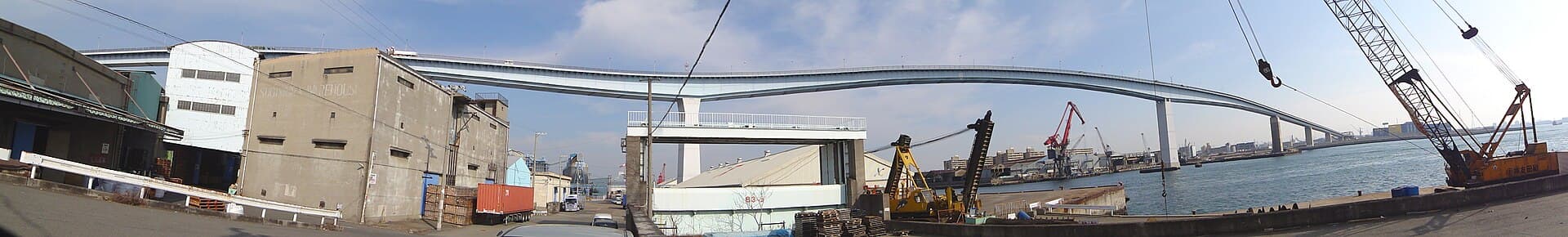 浪速（なみはや）大桥：浪速（なみはや）大桥：Wikimedia Commons 文件「Namihaya Bridge 00625.jpg」中的桥梁实景。